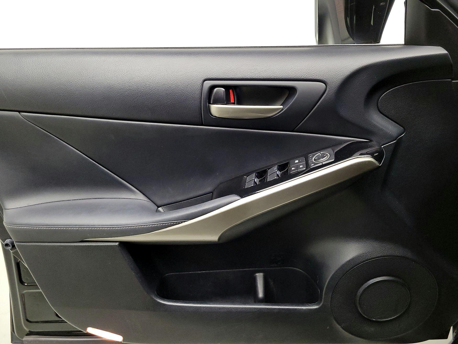 Thumbnail: 2017 Lexus IS - 12