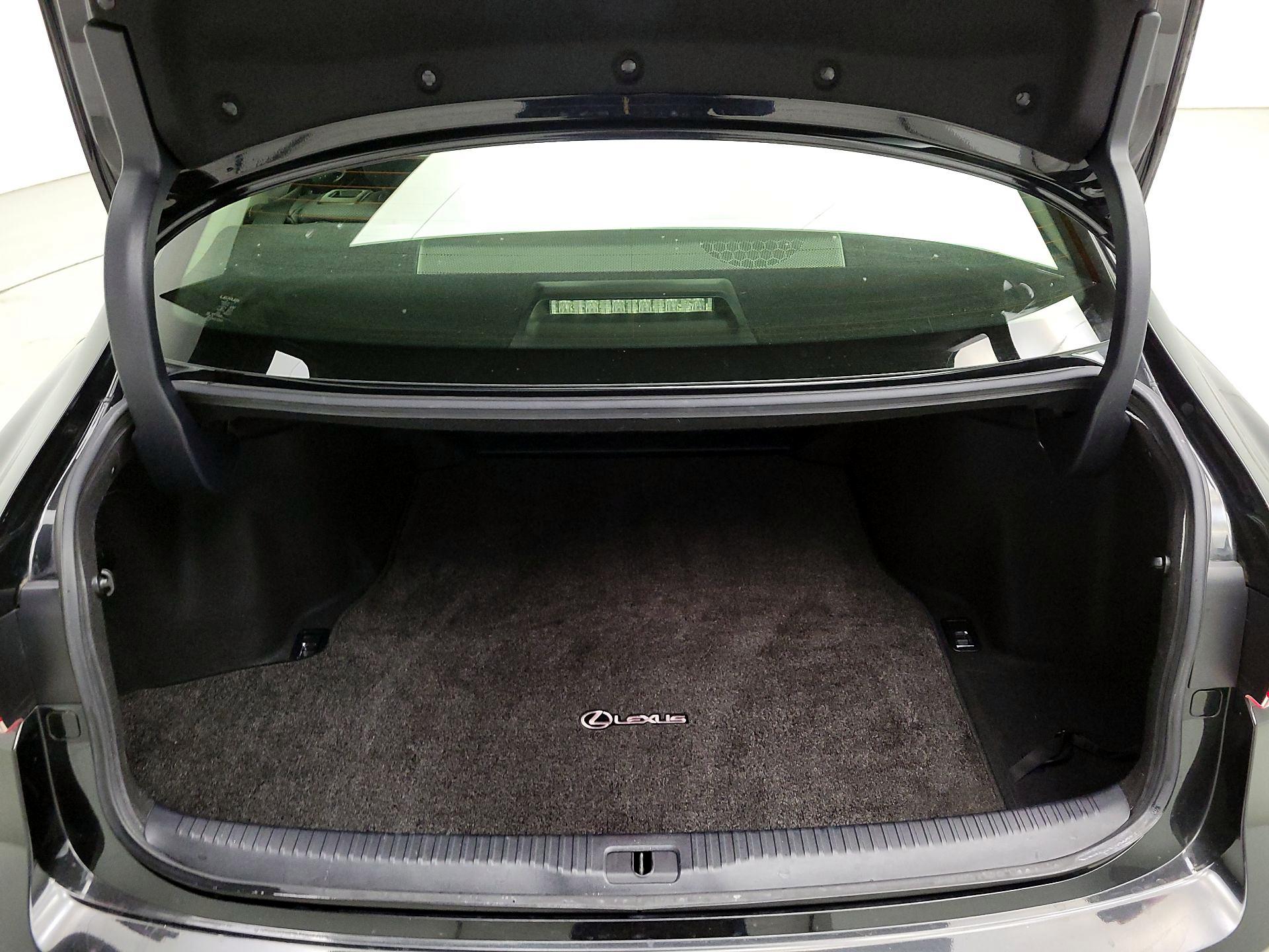 Thumbnail: 2017 Lexus IS - 18