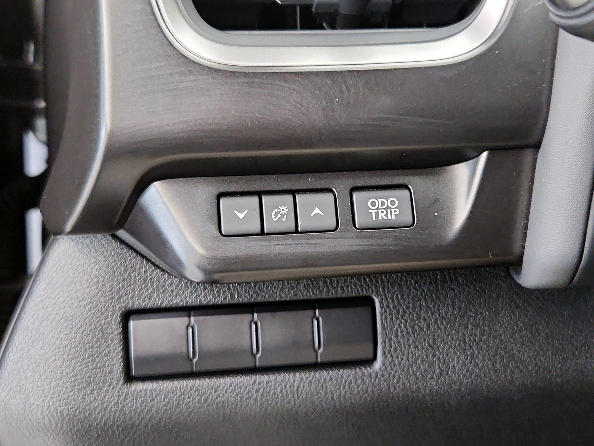 Thumbnail: 2022 Lexus UX - 13