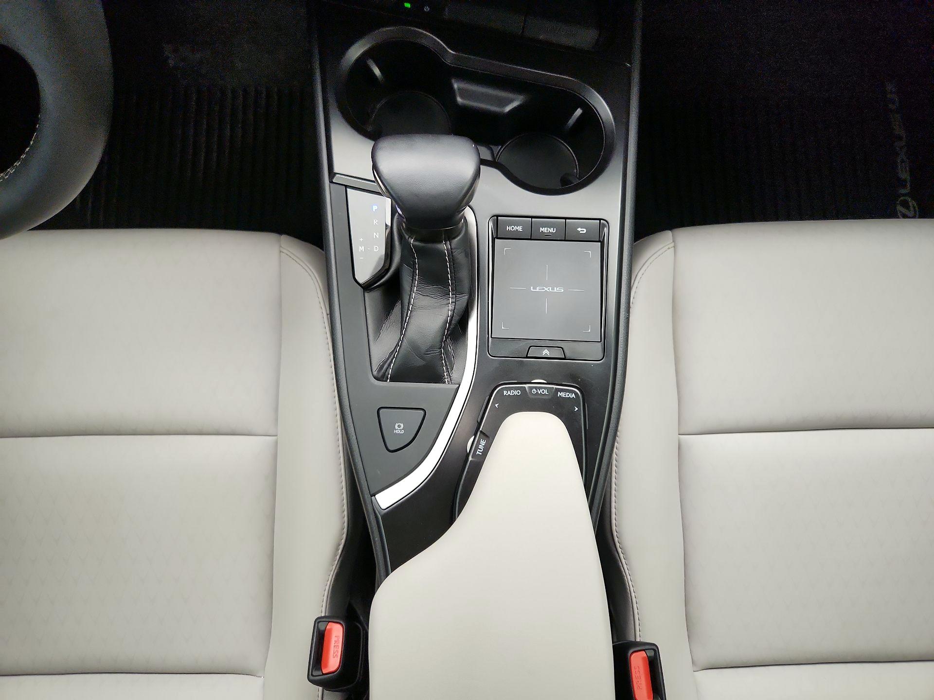 Thumbnail: 2022 Lexus UX - 17