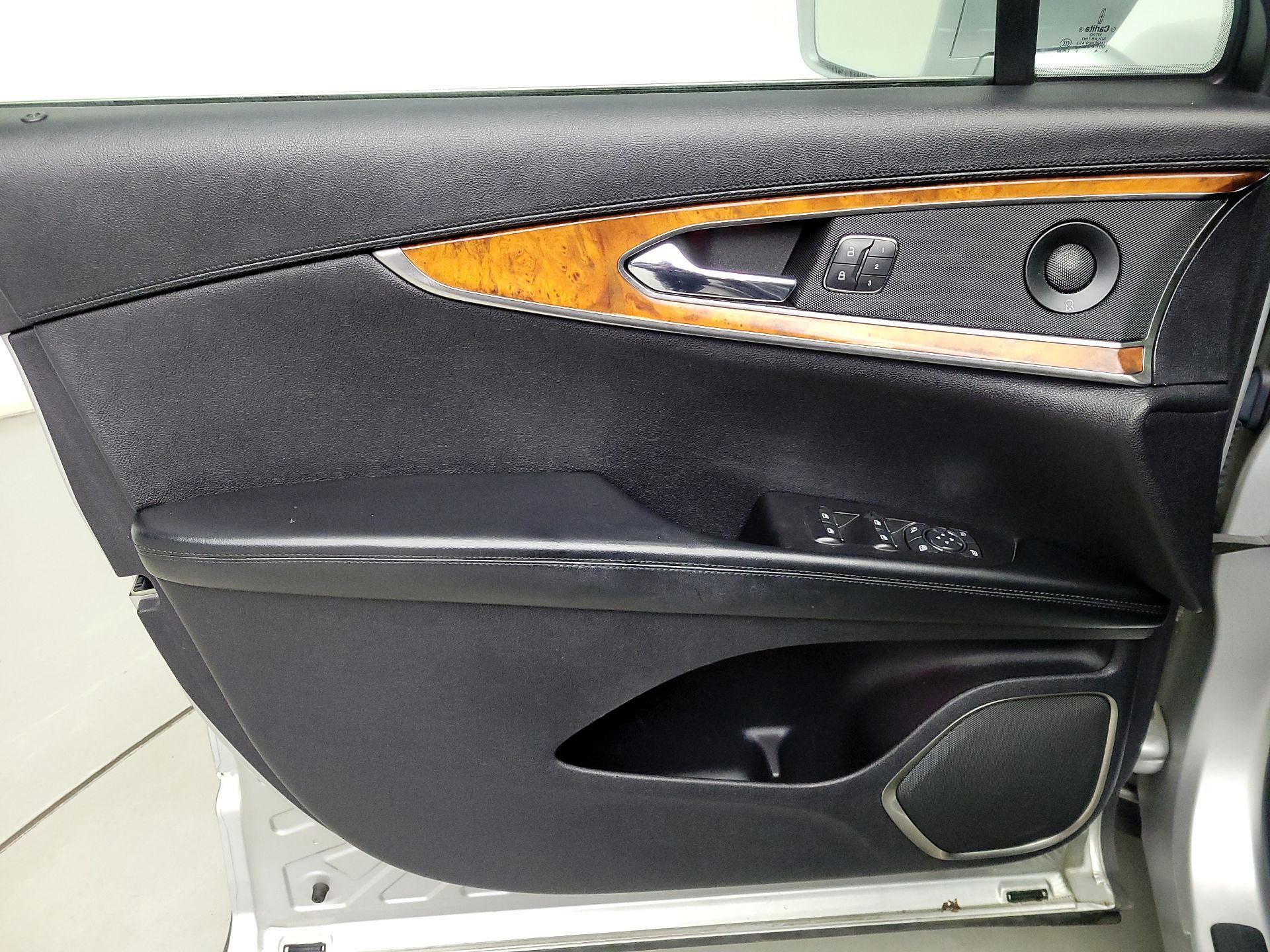 Thumbnail: 2019 Lincoln Nautilus - 12