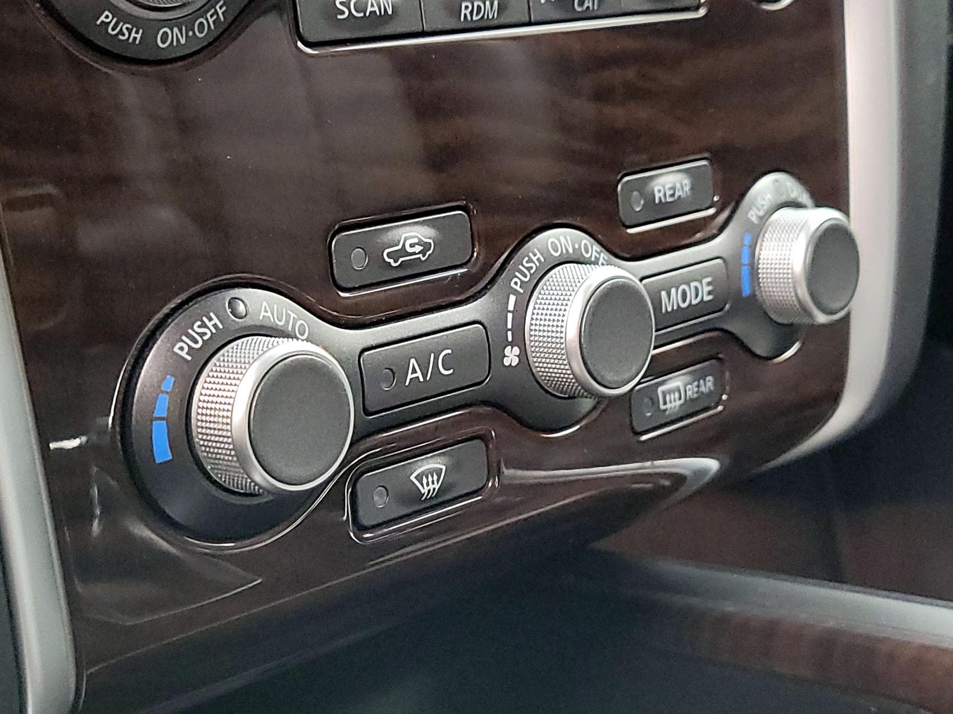 Thumbnail: 2014 Nissan Pathfinder - 17