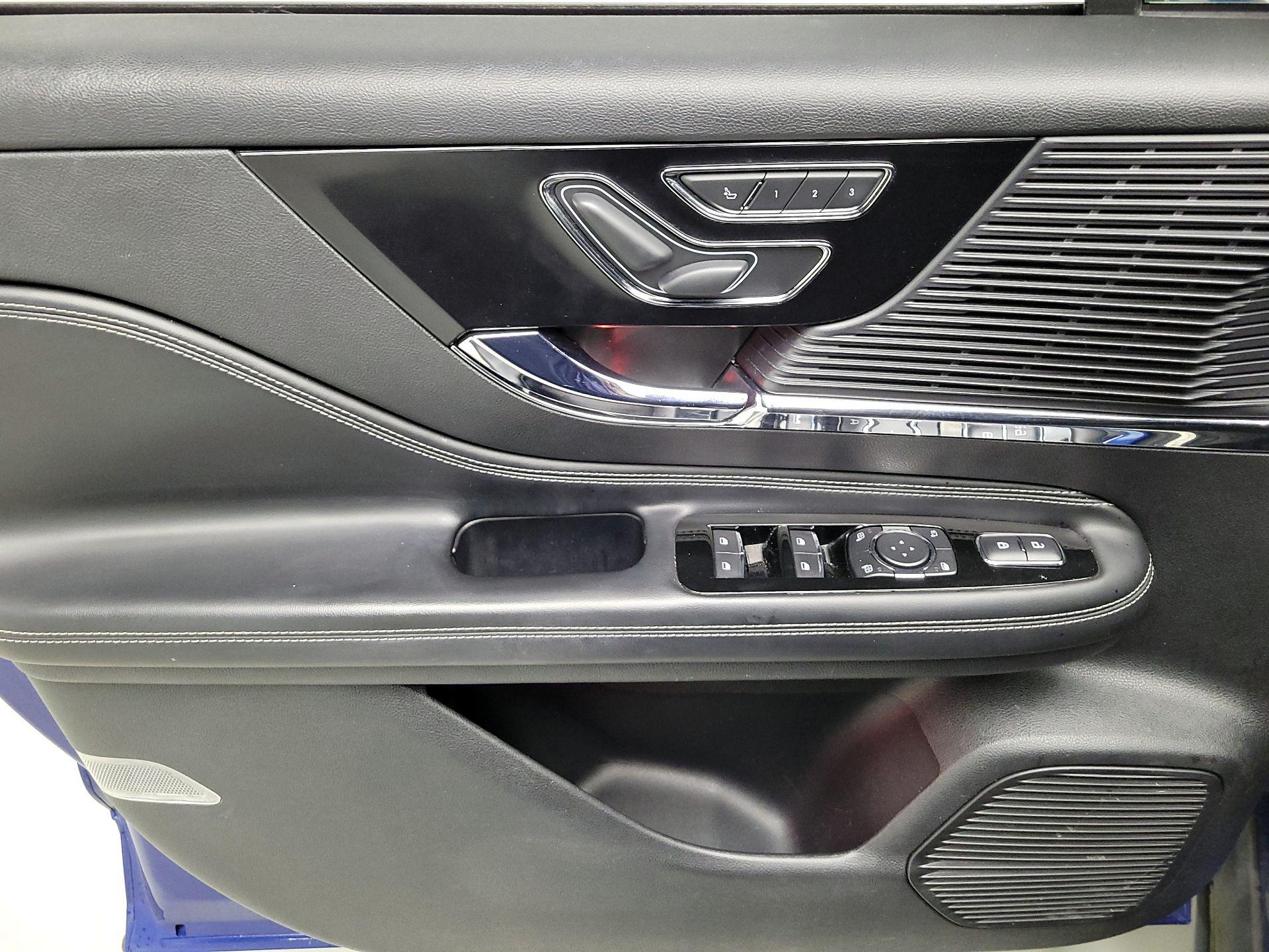 Thumbnail: 2020 Lincoln Corsair - 12