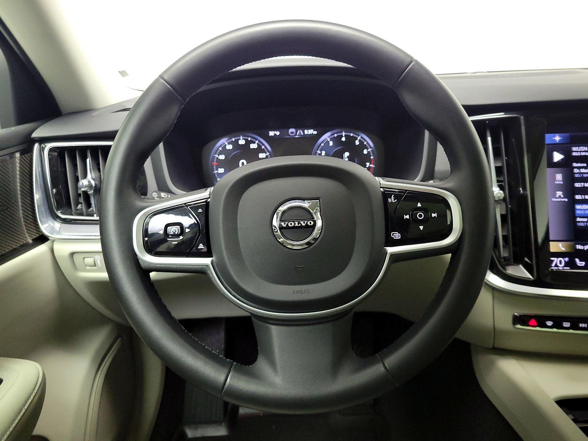 Thumbnail: 2022 Volvo S60 - 10