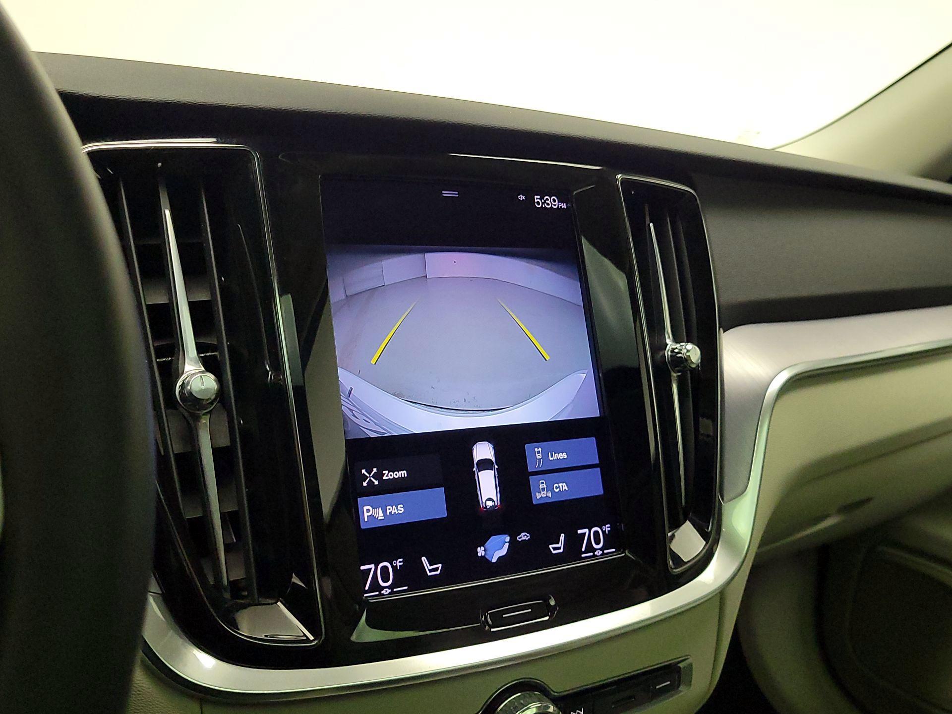 Thumbnail: 2022 Volvo S60 - 14