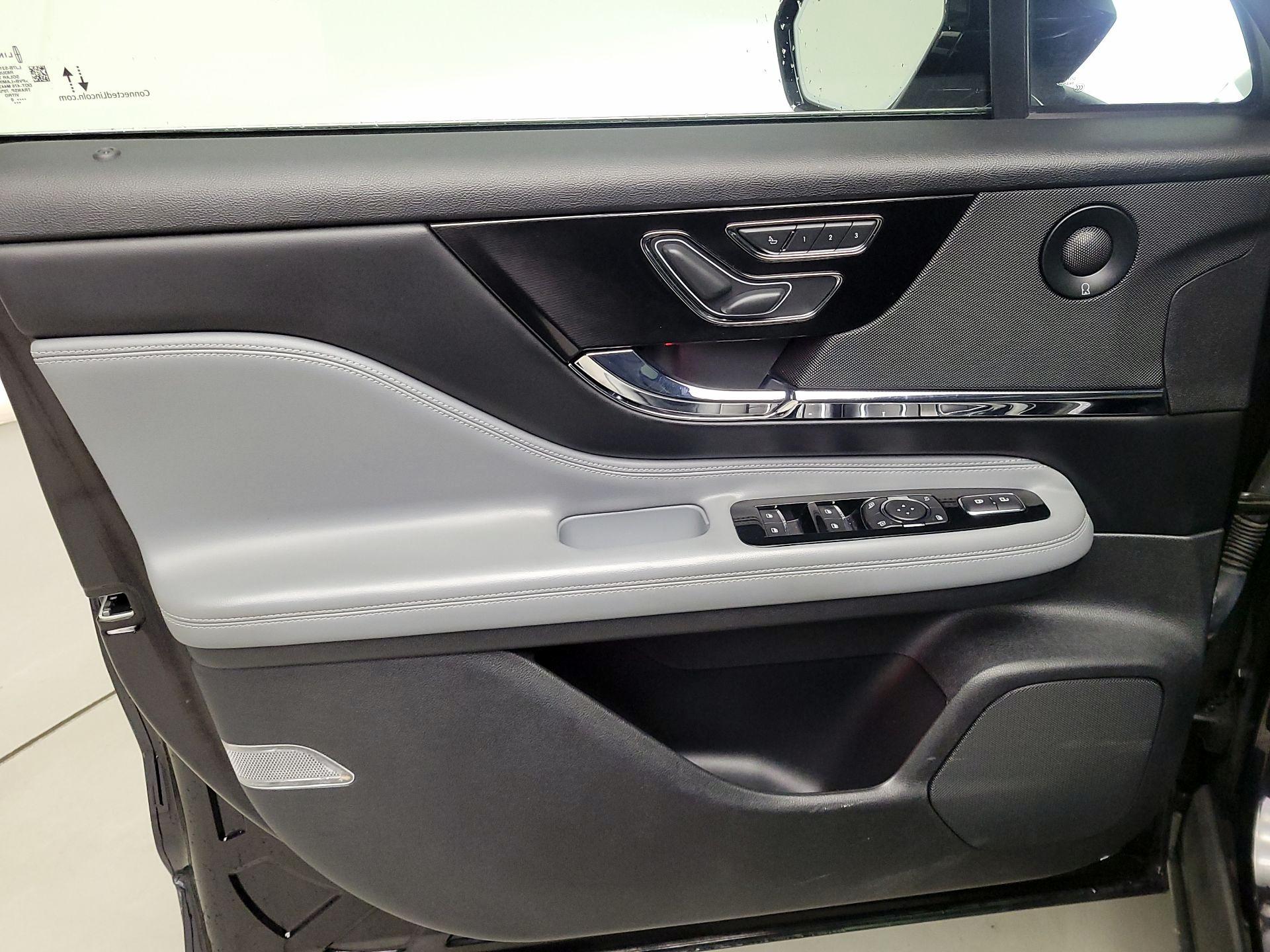 Thumbnail: 2020 Lincoln Corsair - 12