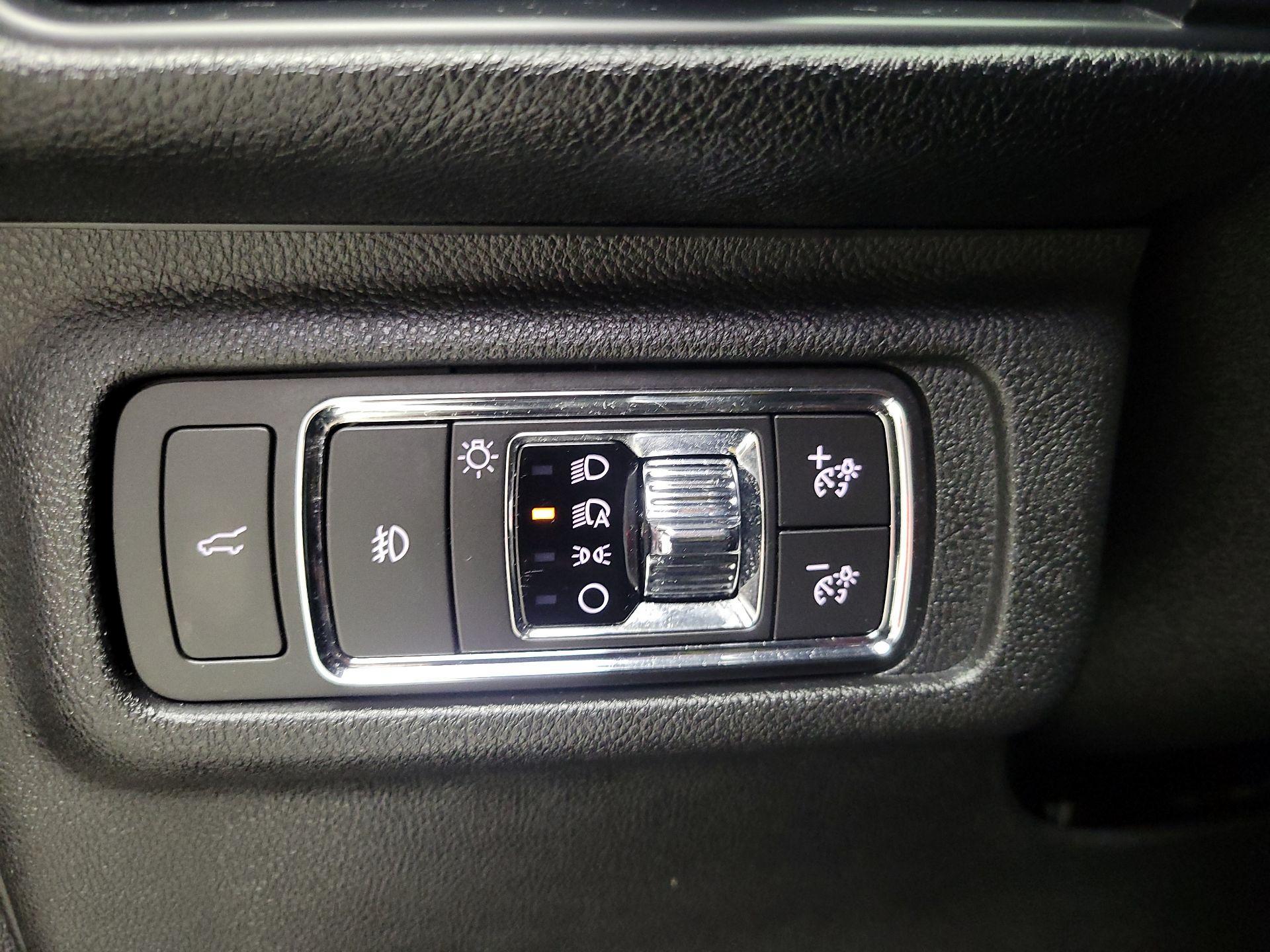 Thumbnail: 2020 Lincoln Corsair - 13