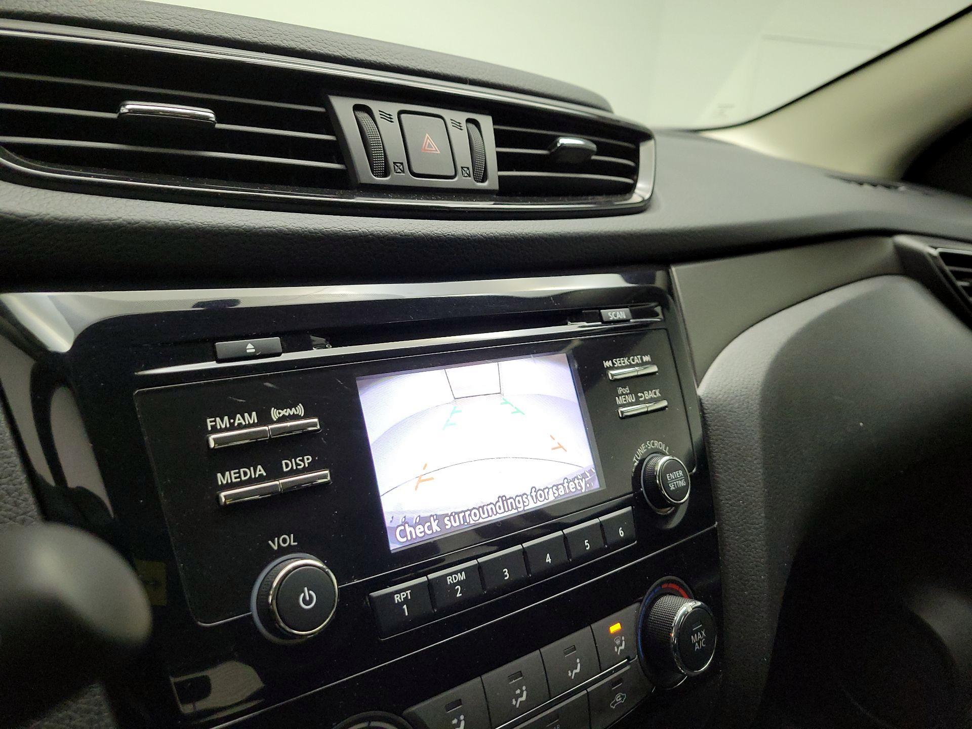 Thumbnail: 2017 Nissan Rogue Sport - 13