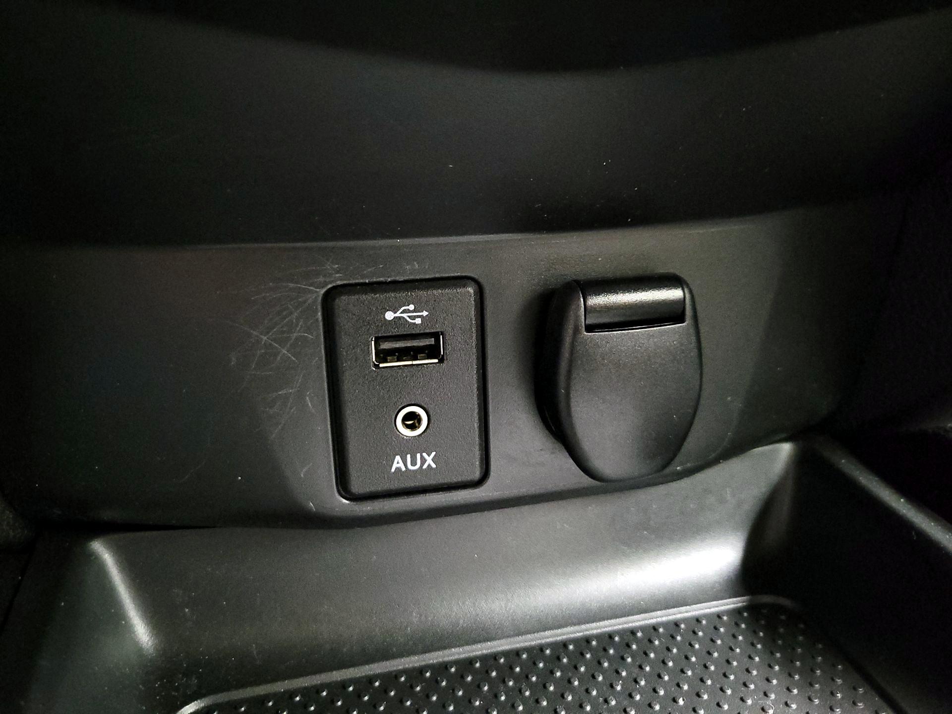 Thumbnail: 2017 Nissan Rogue Sport - 17