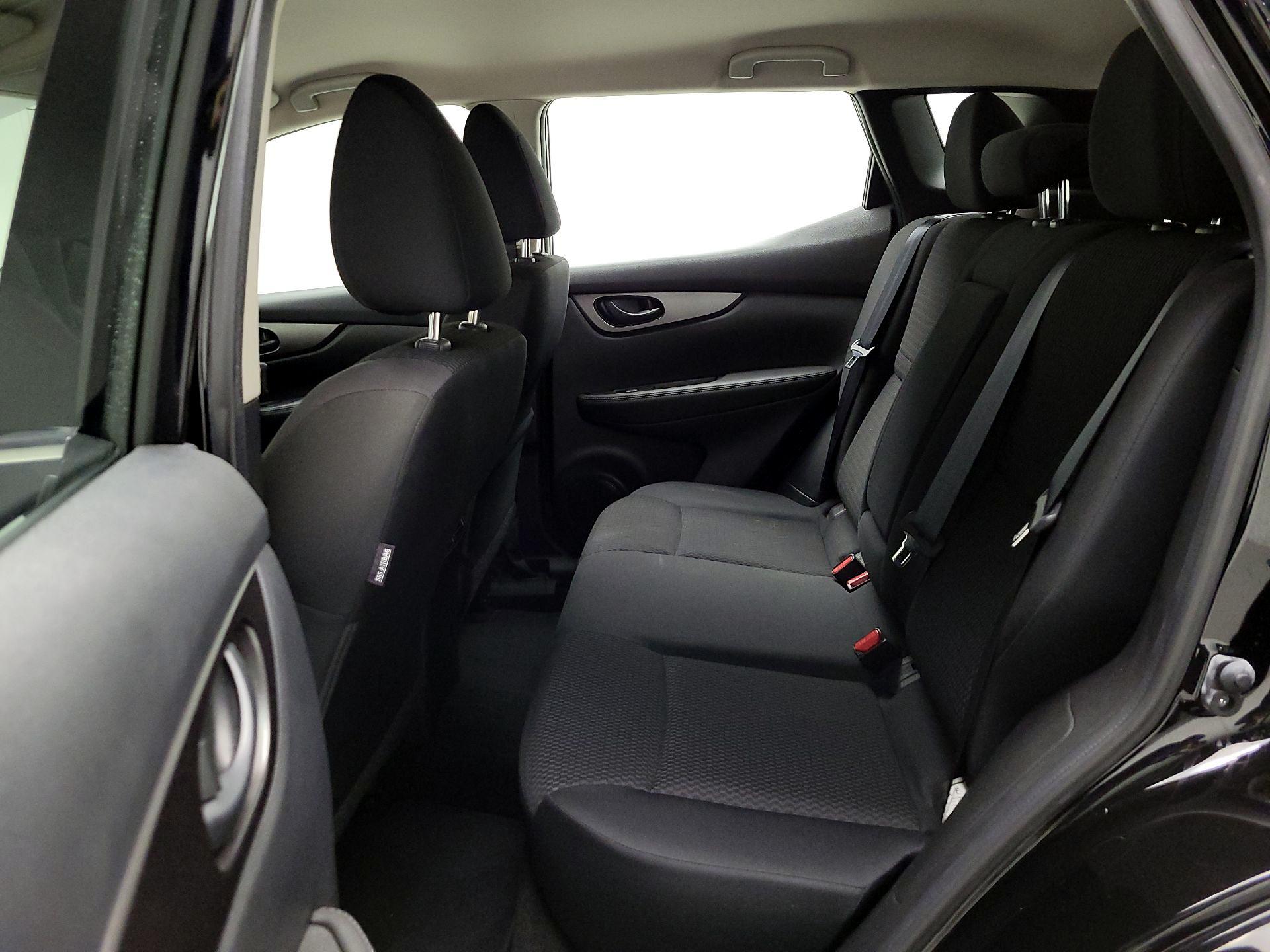 Thumbnail: 2017 Nissan Rogue Sport - 18