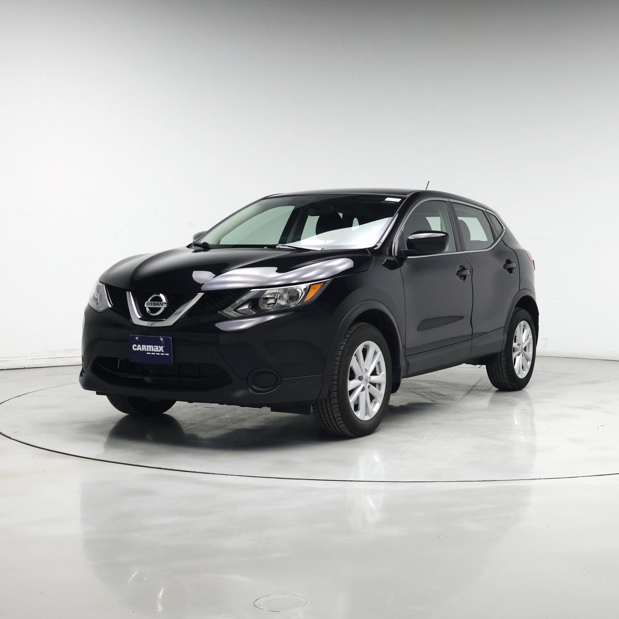 Thumbnail: 2017 Nissan Rogue Sport - 4