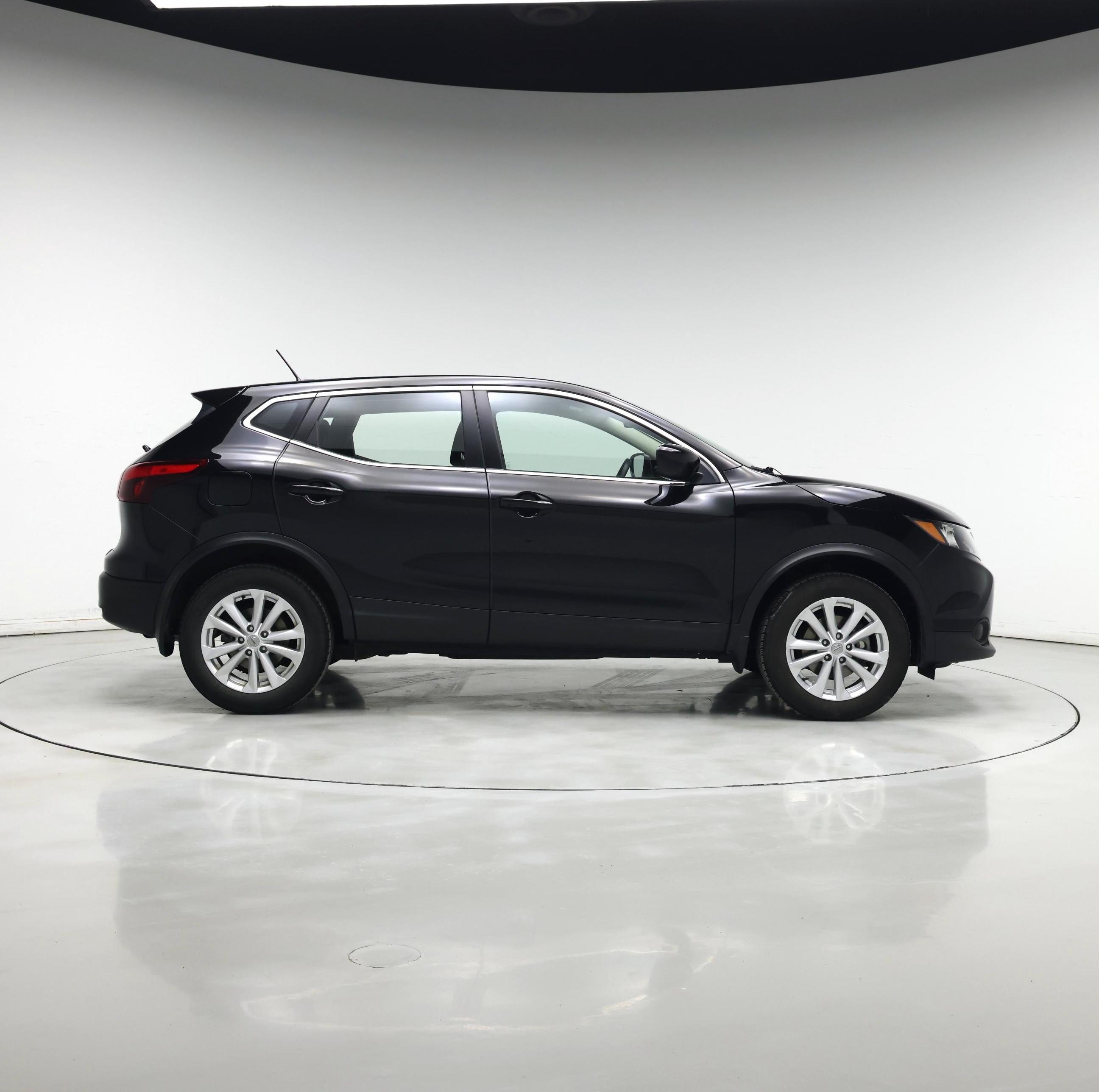 Thumbnail: 2017 Nissan Rogue Sport - 7