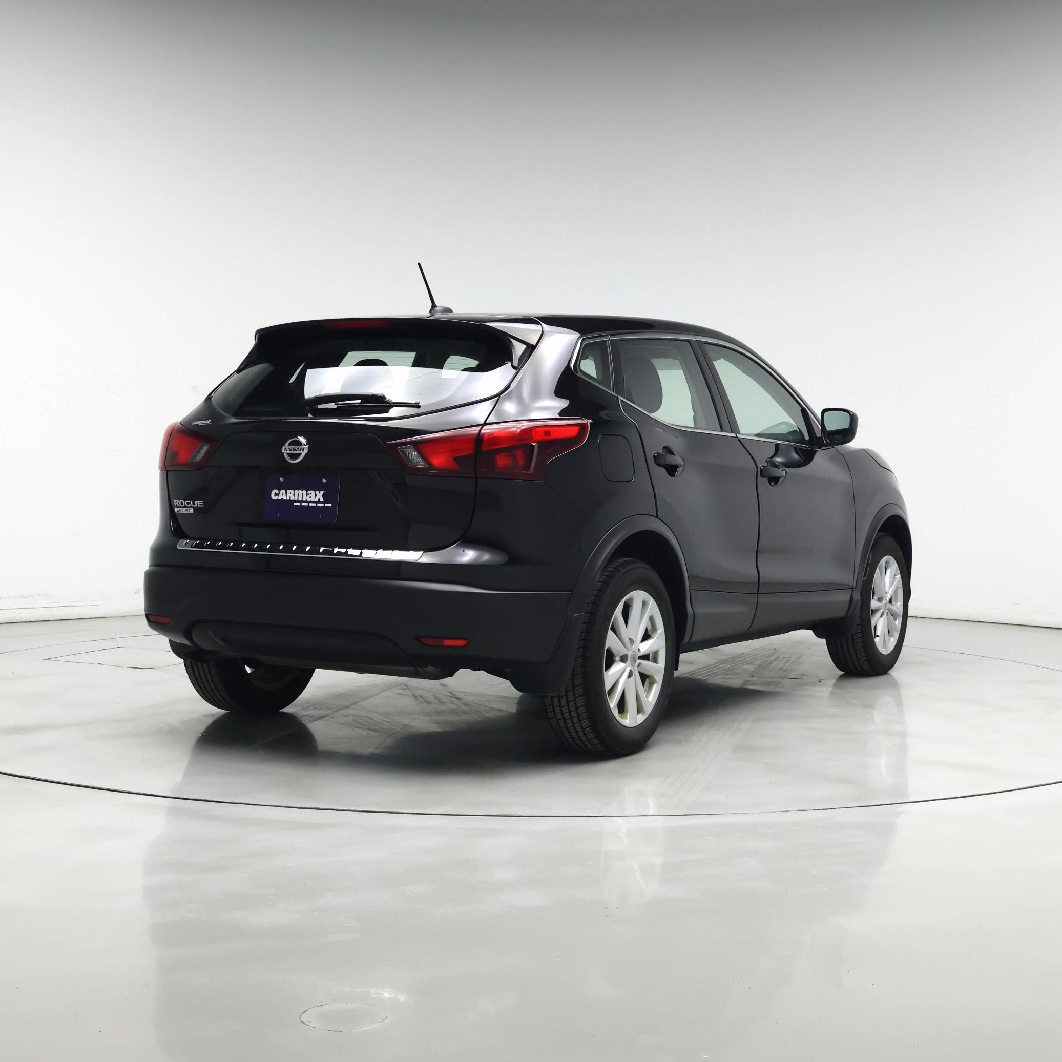 Thumbnail: 2017 Nissan Rogue Sport - 8