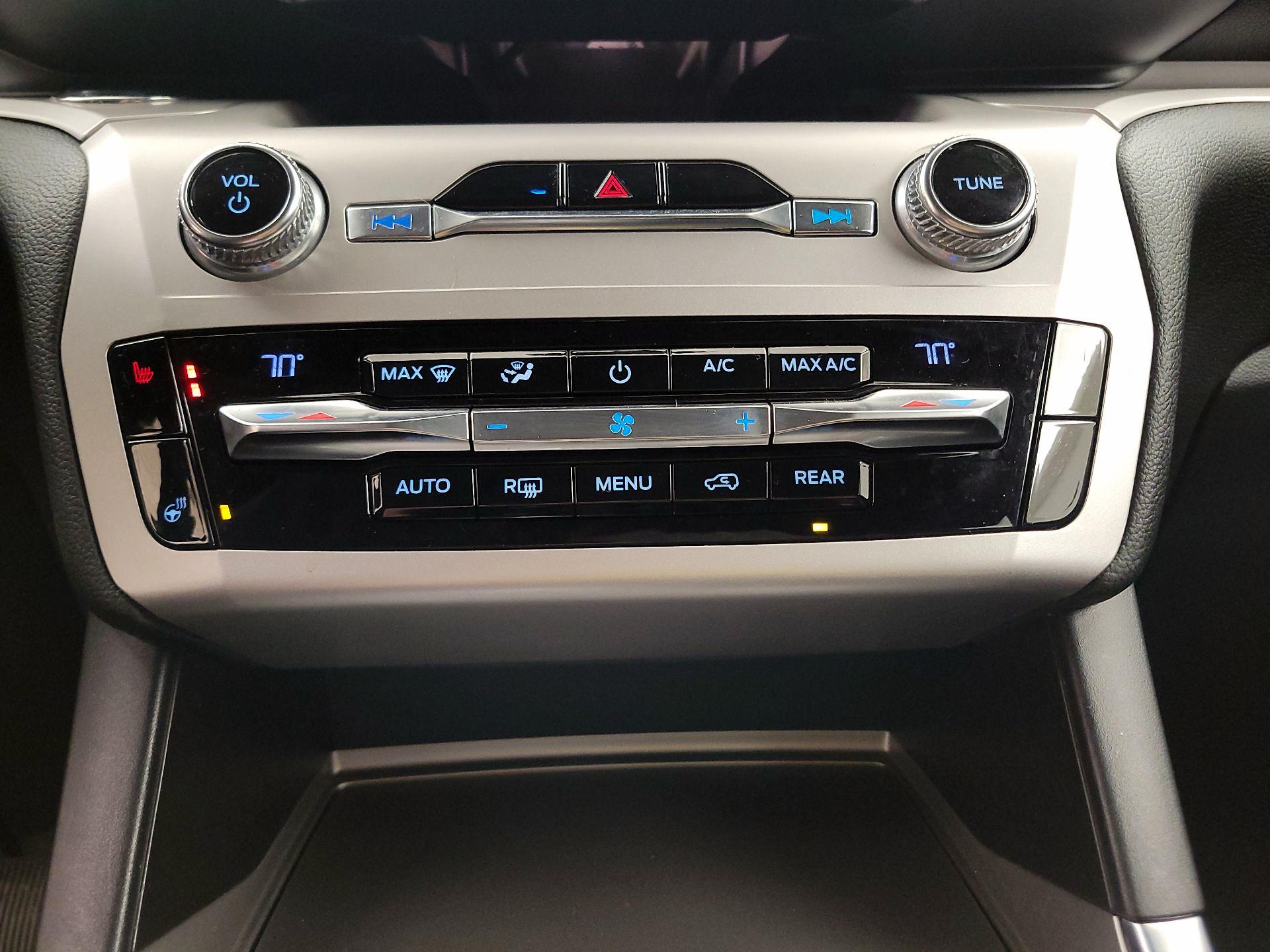 Thumbnail: 2020 Ford Explorer - 16