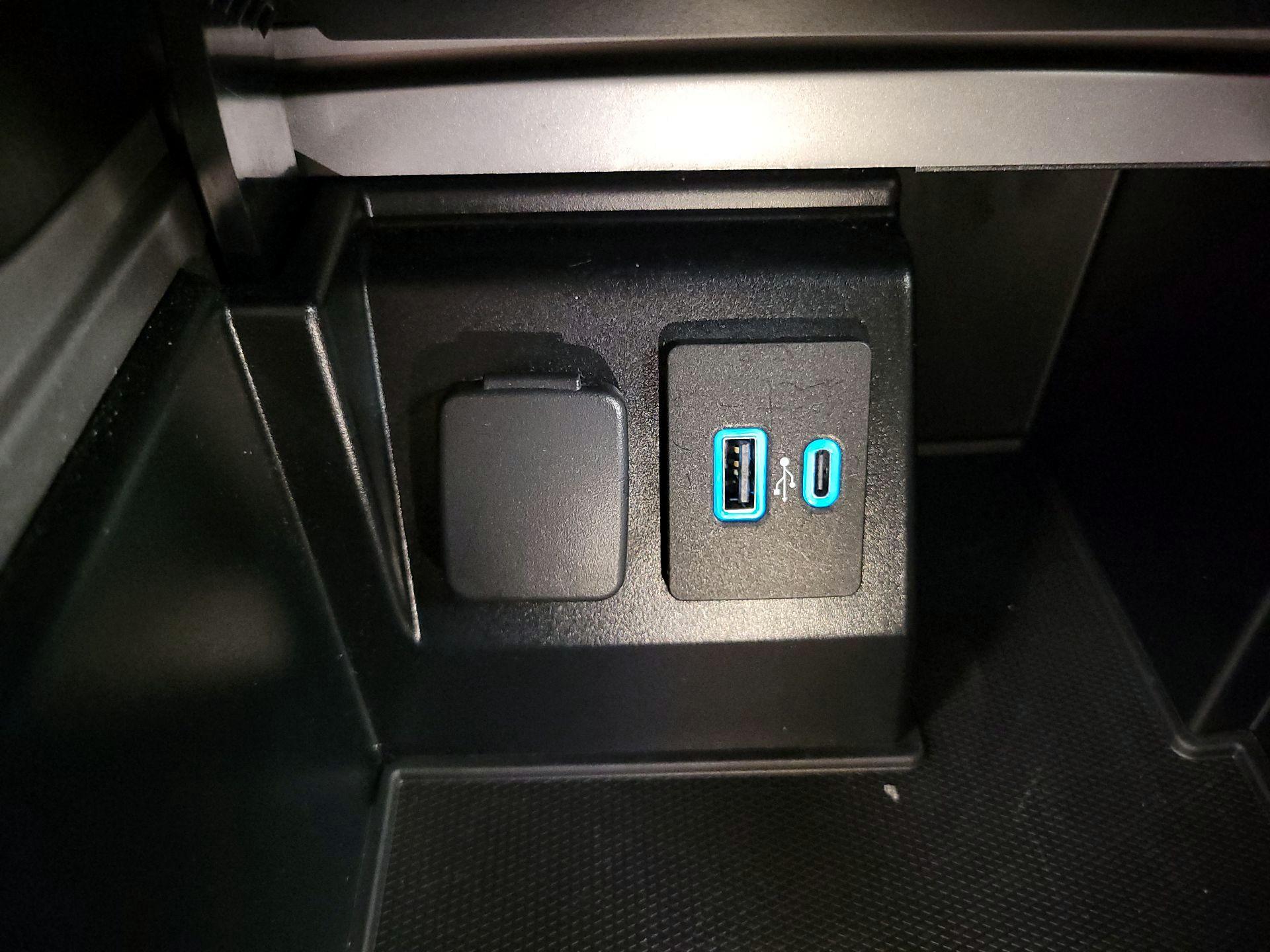 Thumbnail: 2020 Ford Explorer - 18