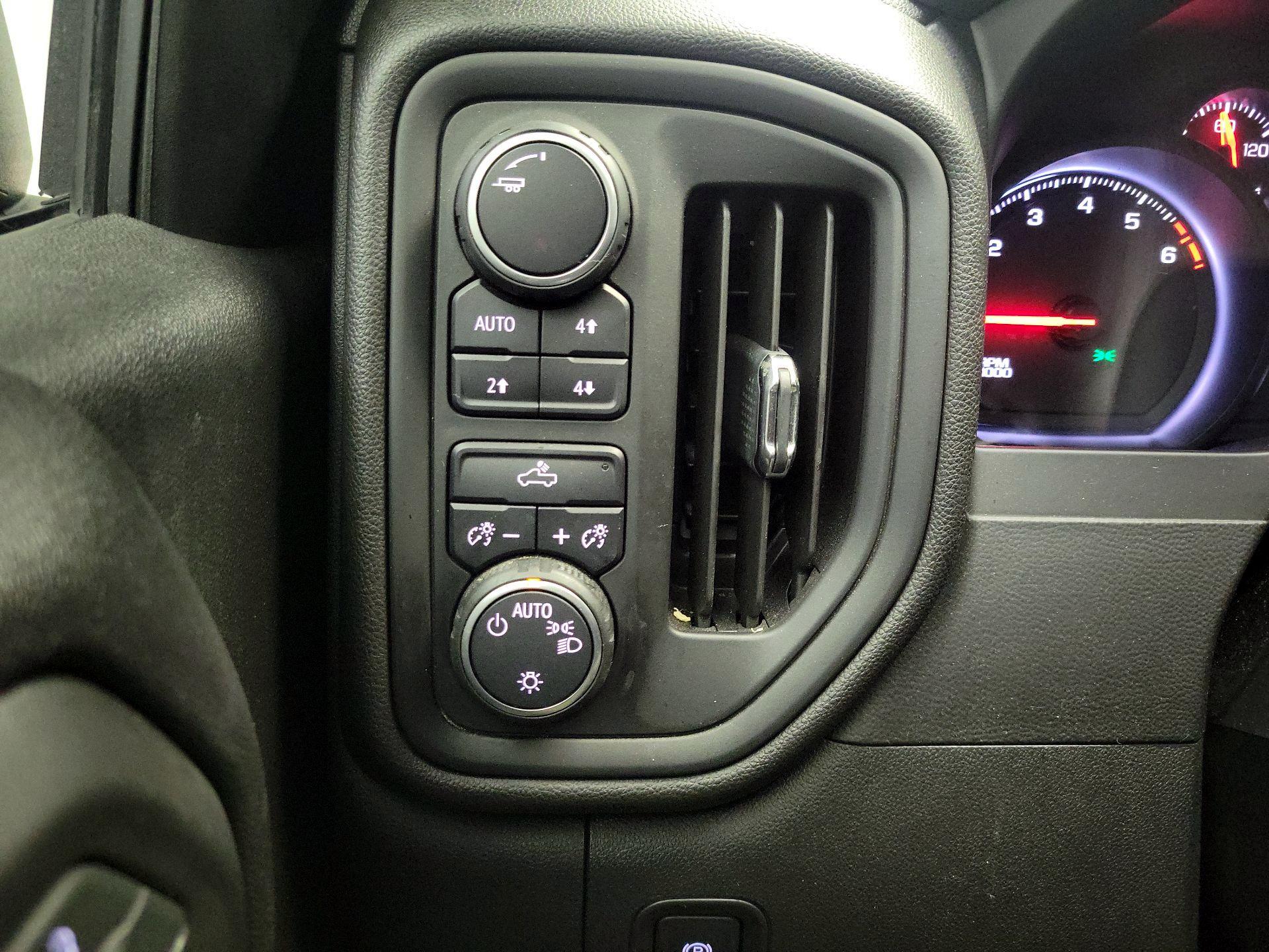 Thumbnail: 2019 Chevrolet Silverado 1500 - 13