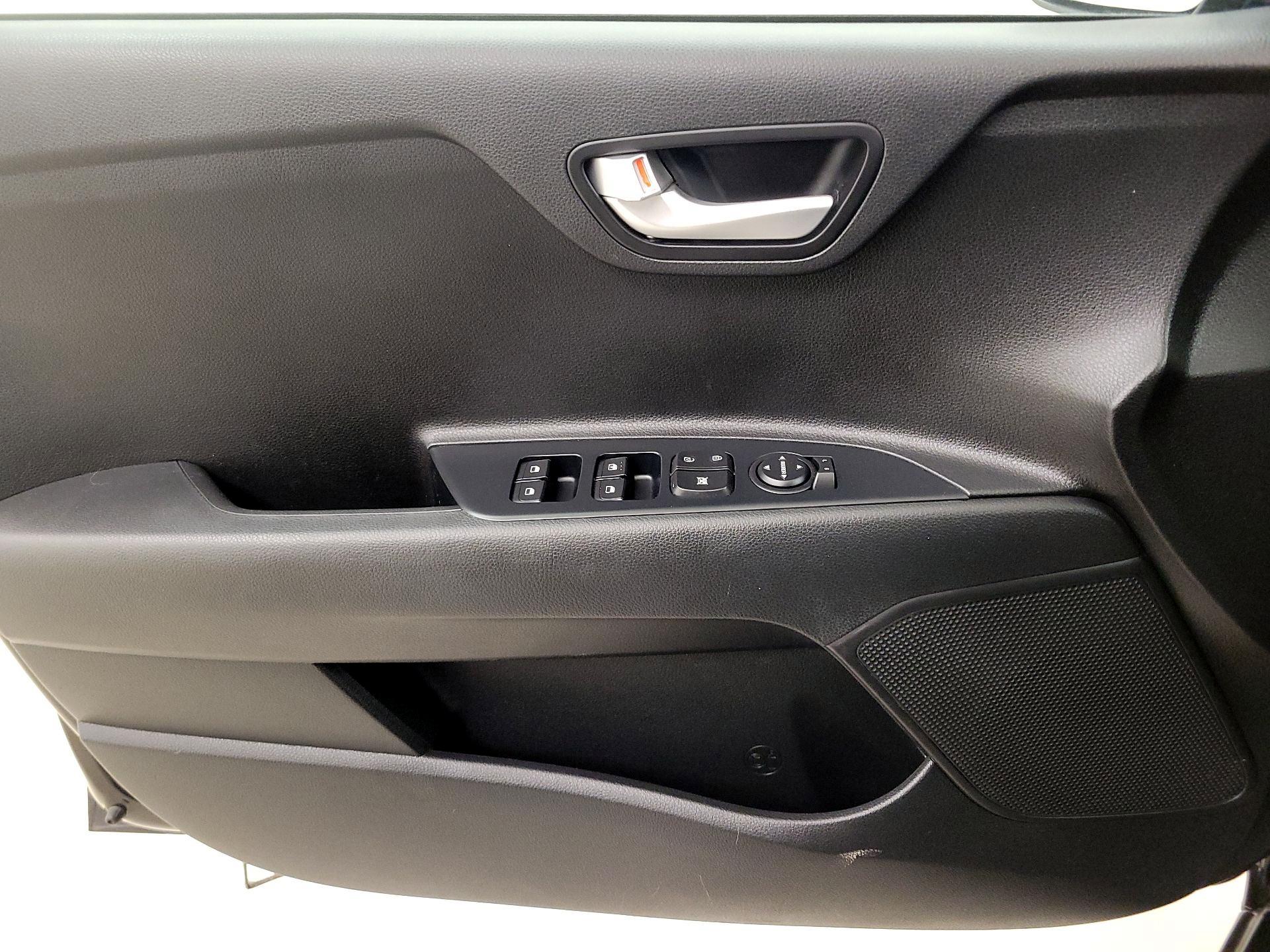 Thumbnail: 2022 Kia Rio - 12