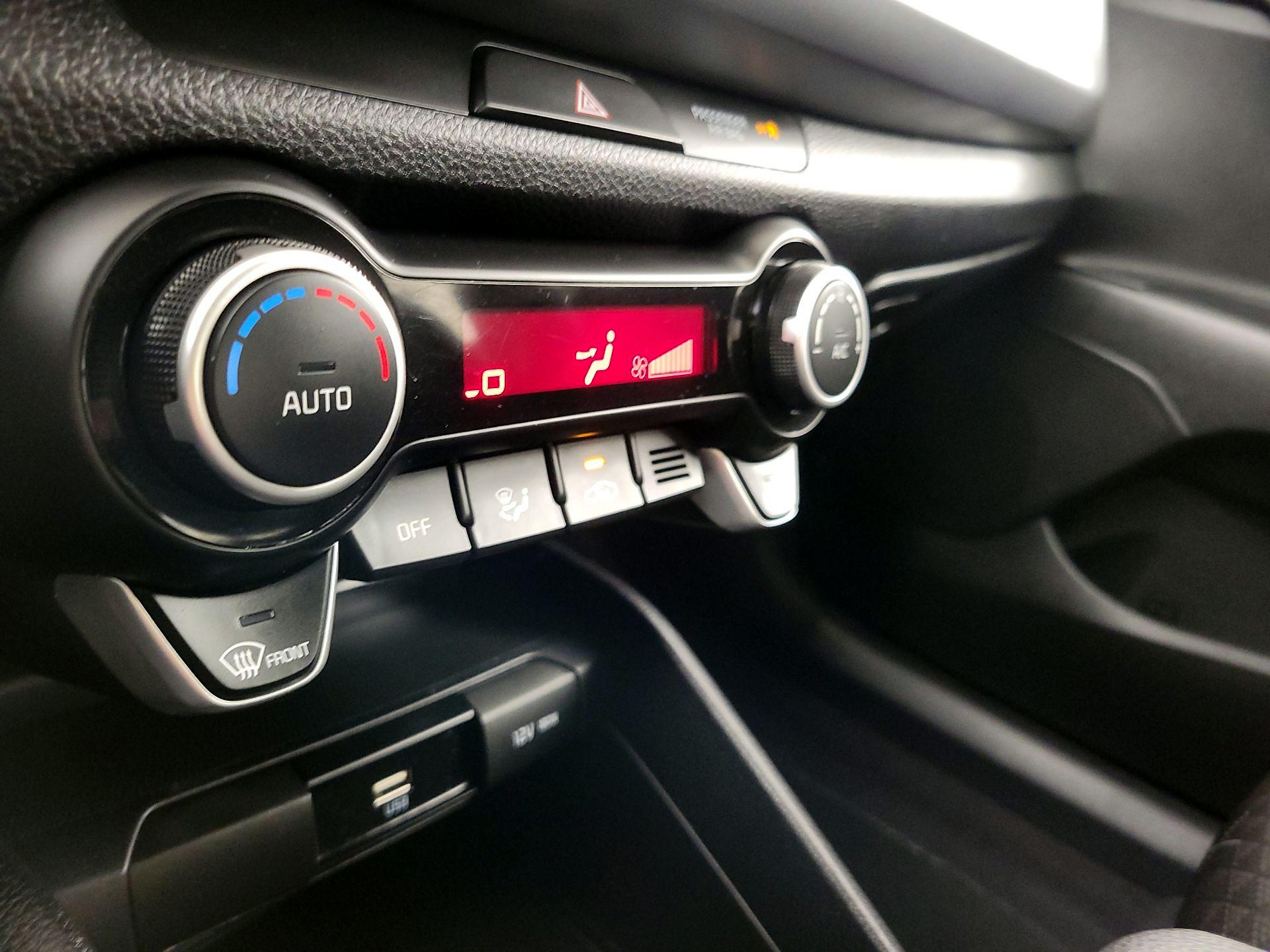 Thumbnail: 2022 Kia Rio - 16