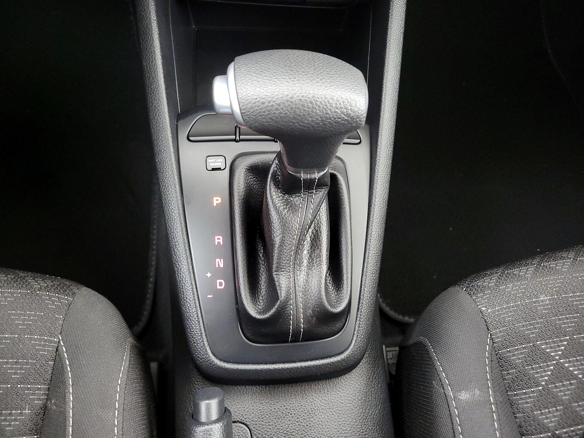 Thumbnail: 2022 Kia Rio - 17