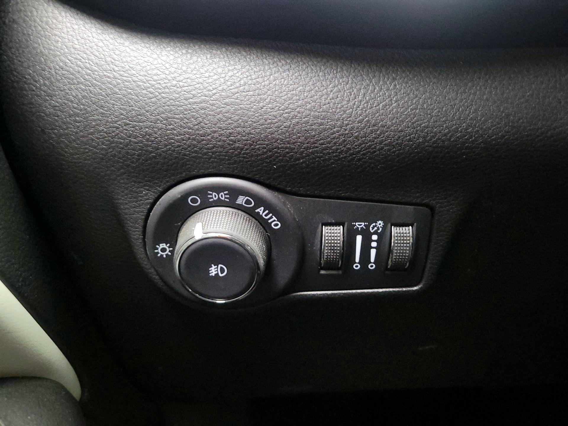 Thumbnail: 2022 Jeep Compass - 13