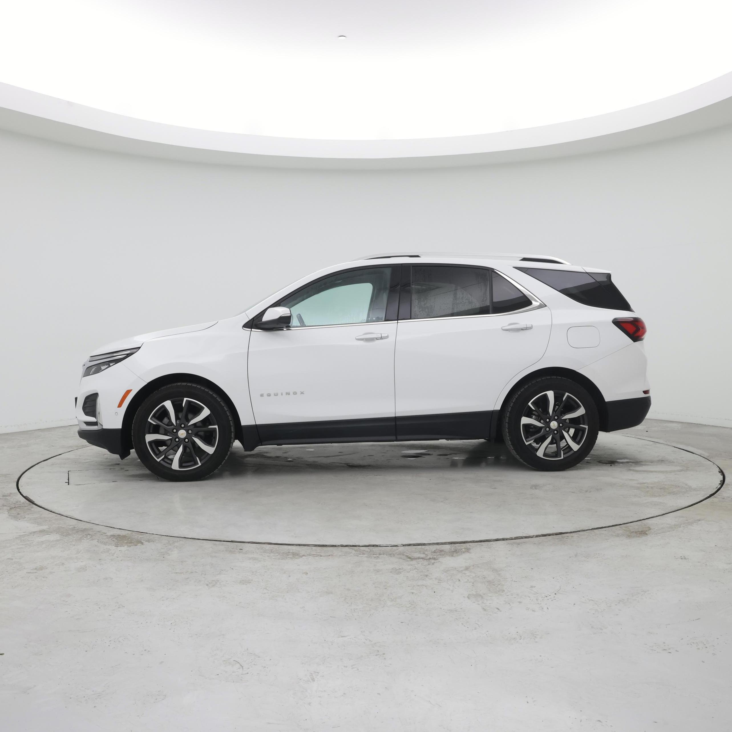 Thumbnail: 2022 Chevrolet Equinox - 3