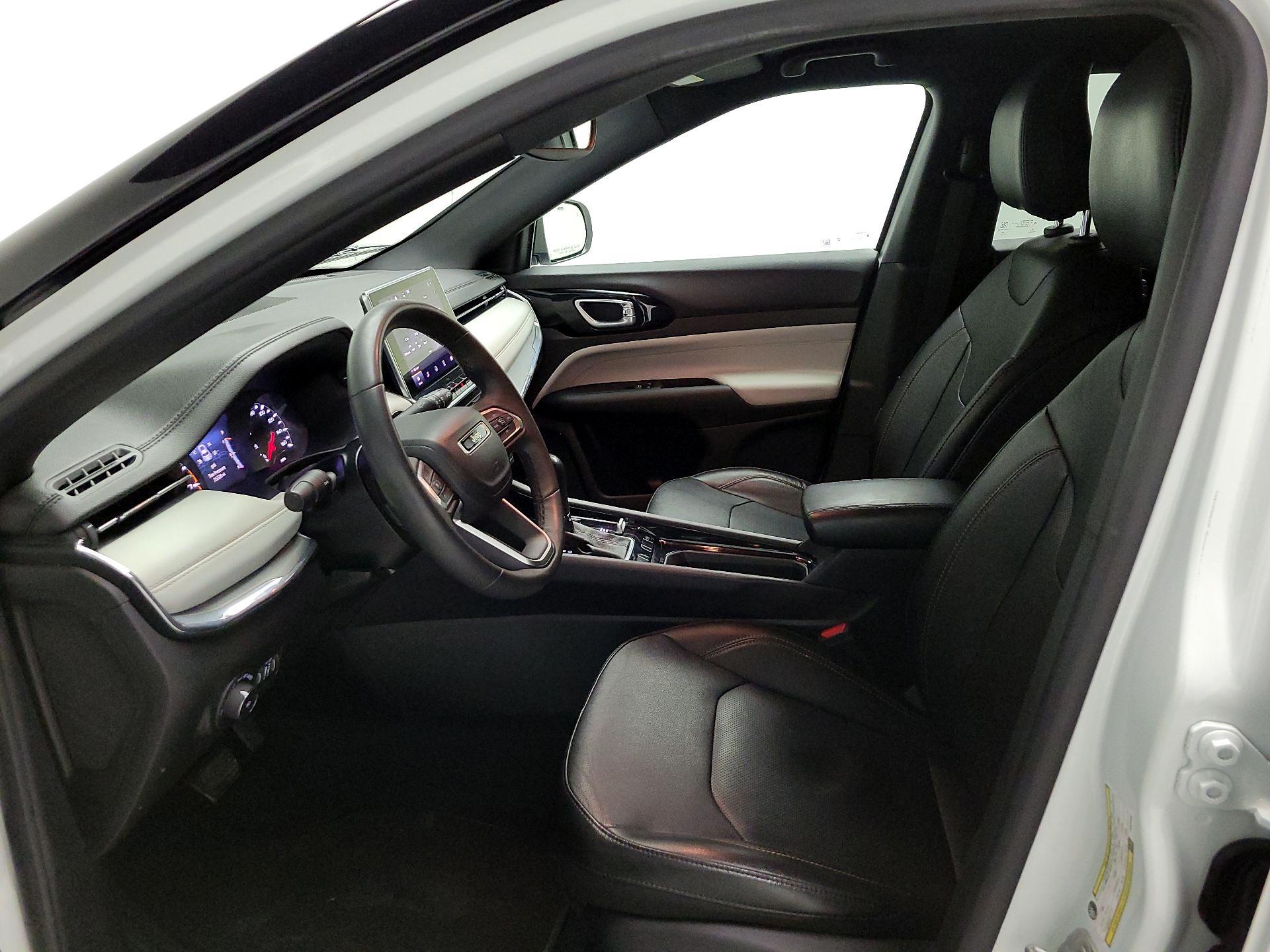 Thumbnail: 2023 Jeep Compass - 11