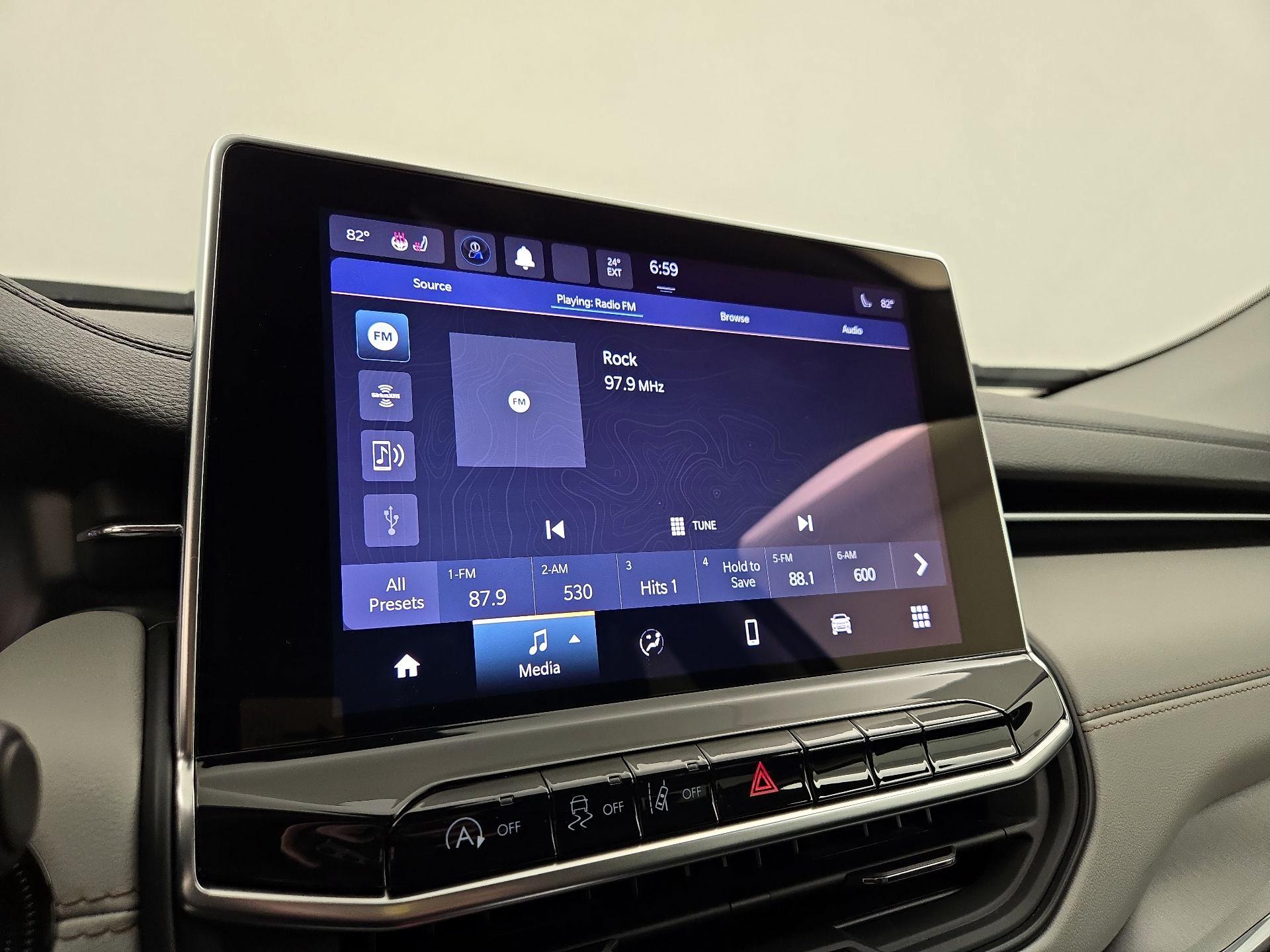 Thumbnail: 2022 Jeep Compass - 15