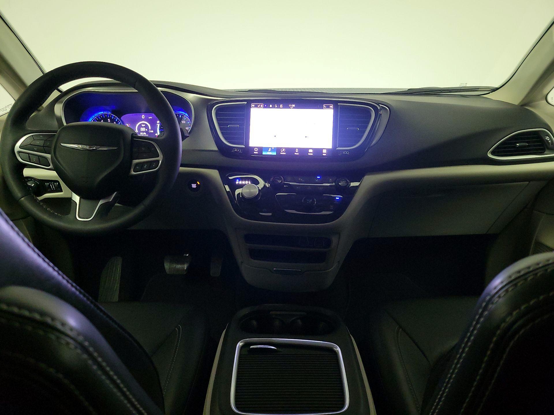 Thumbnail: 2024 Chrysler Pacifica - 9