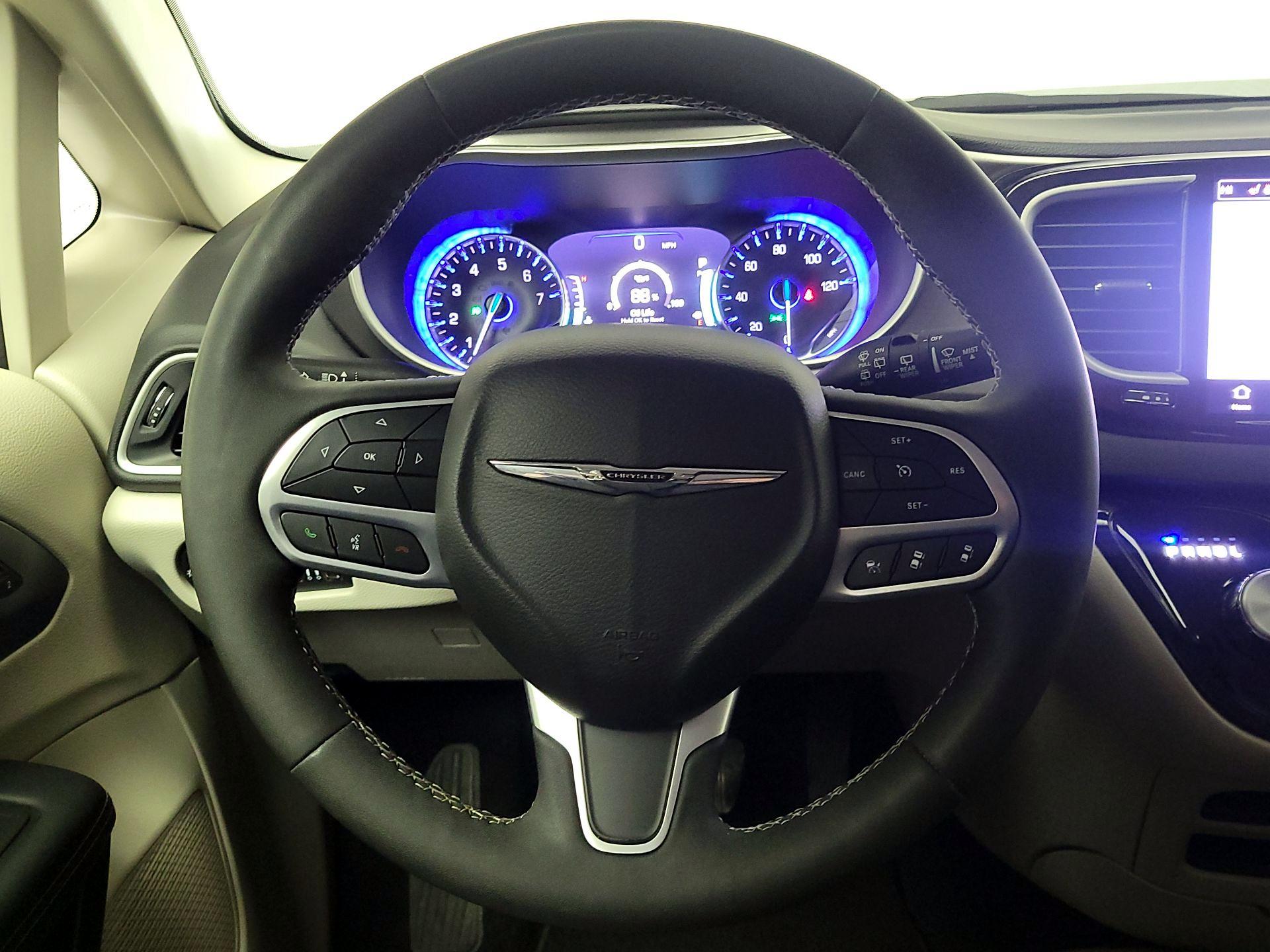 Thumbnail: 2024 Chrysler Pacifica - 10