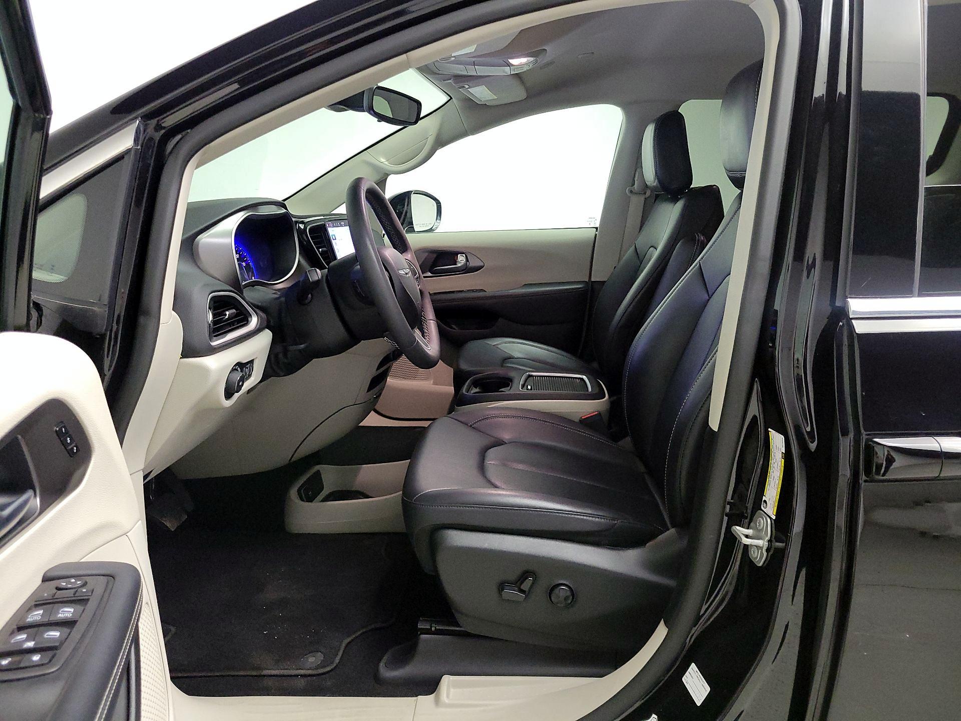 Thumbnail: 2024 Chrysler Pacifica - 11