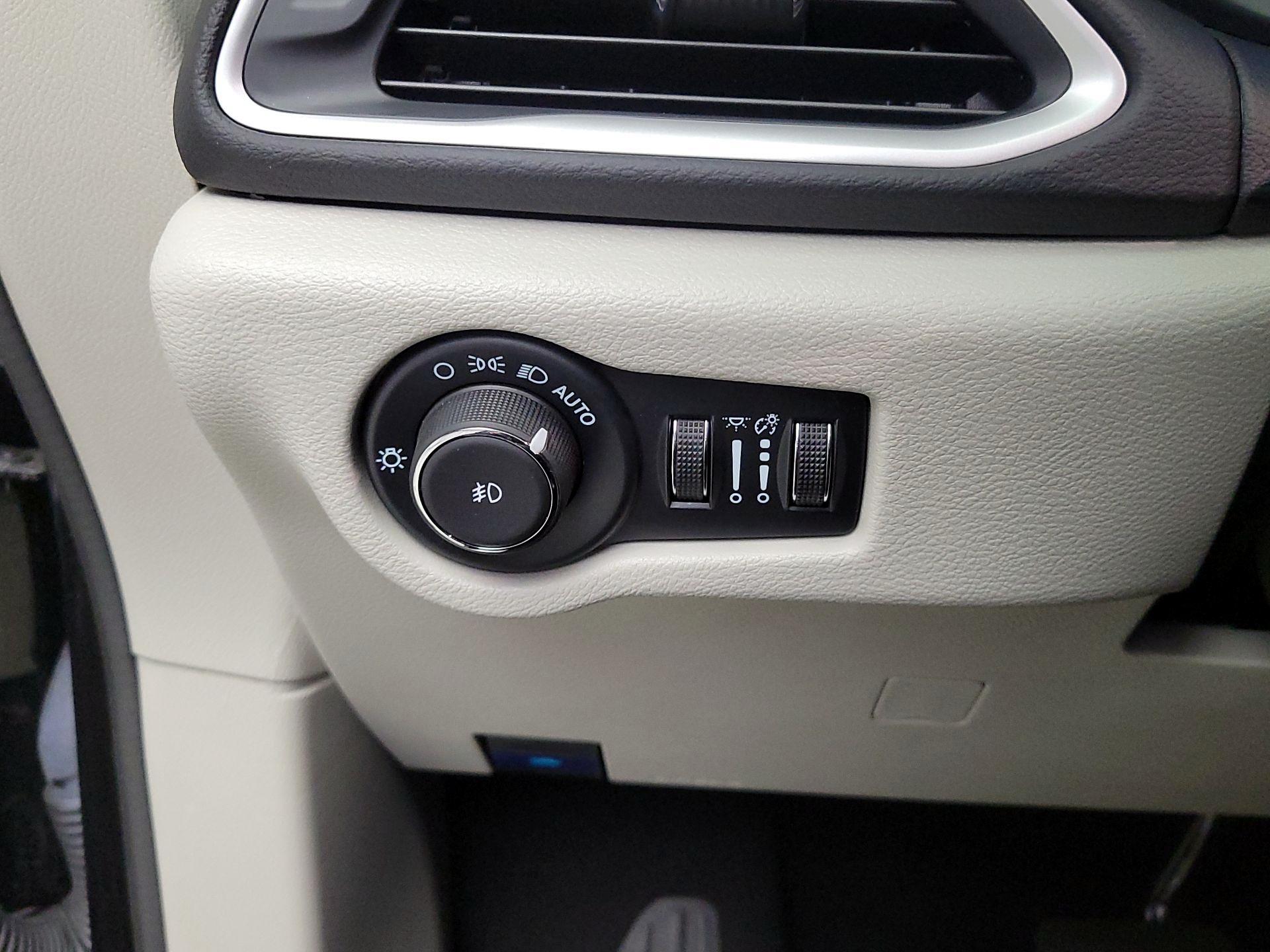 Thumbnail: 2024 Chrysler Pacifica - 13