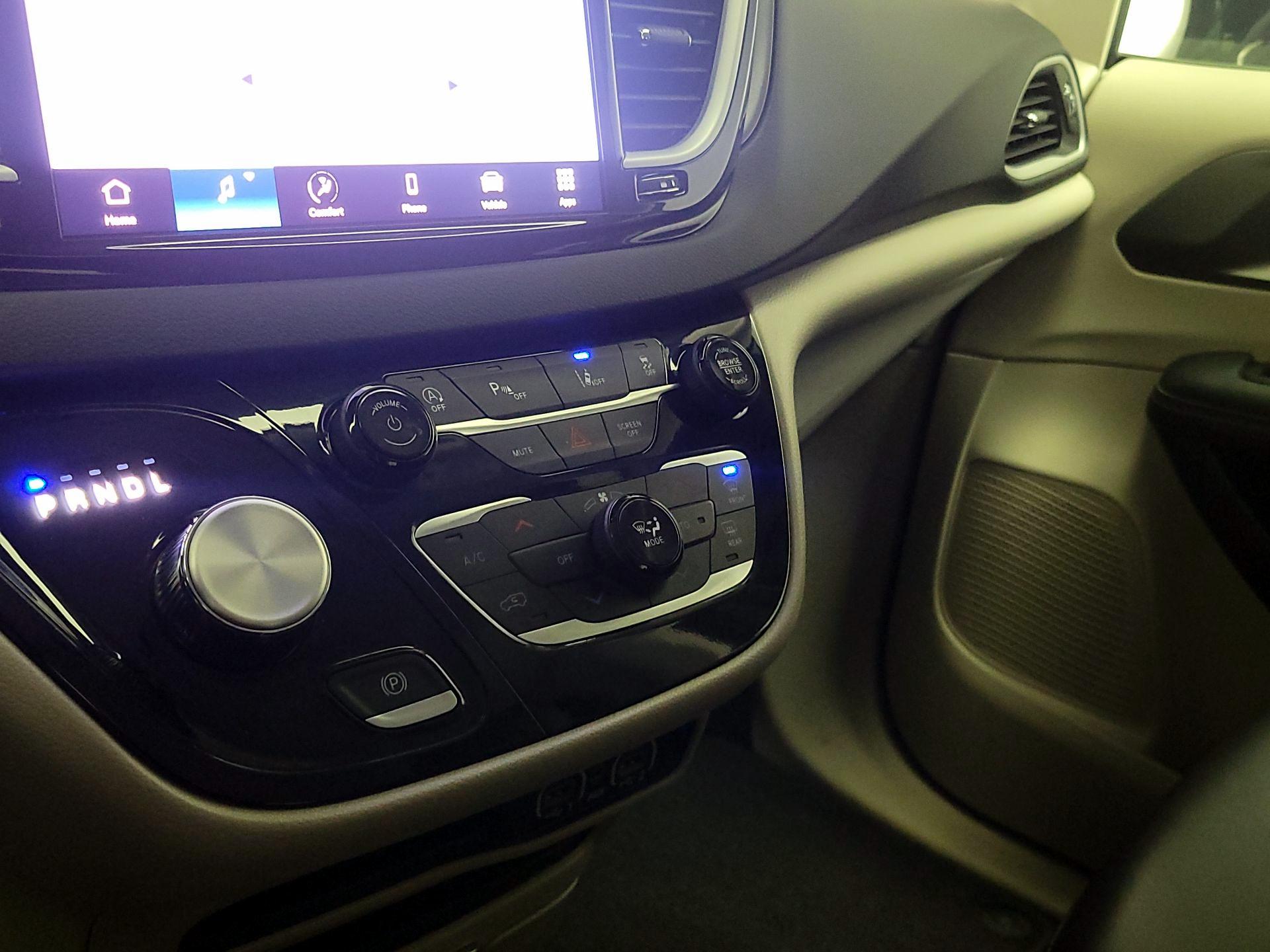 Thumbnail: 2024 Chrysler Pacifica - 16