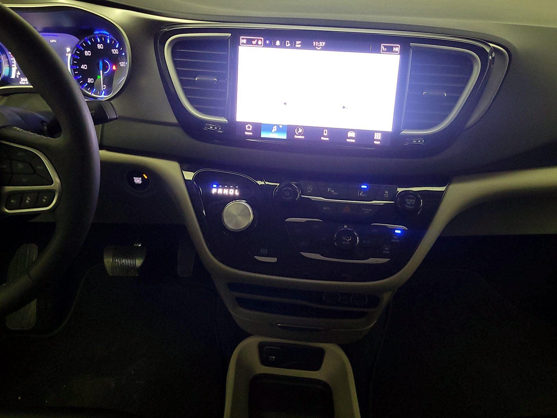 Thumbnail: 2024 Chrysler Pacifica - 17