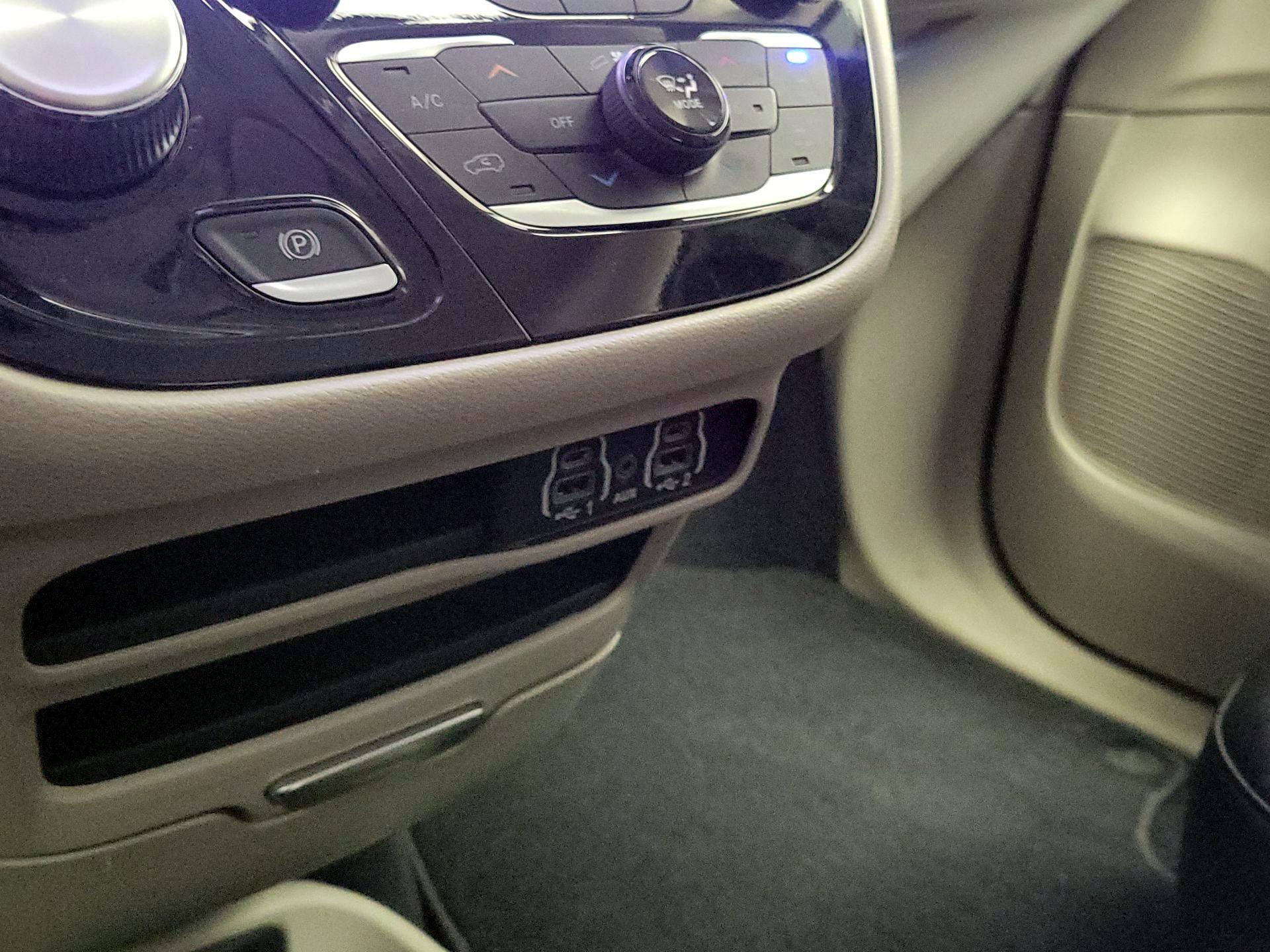 Thumbnail: 2024 Chrysler Pacifica - 18