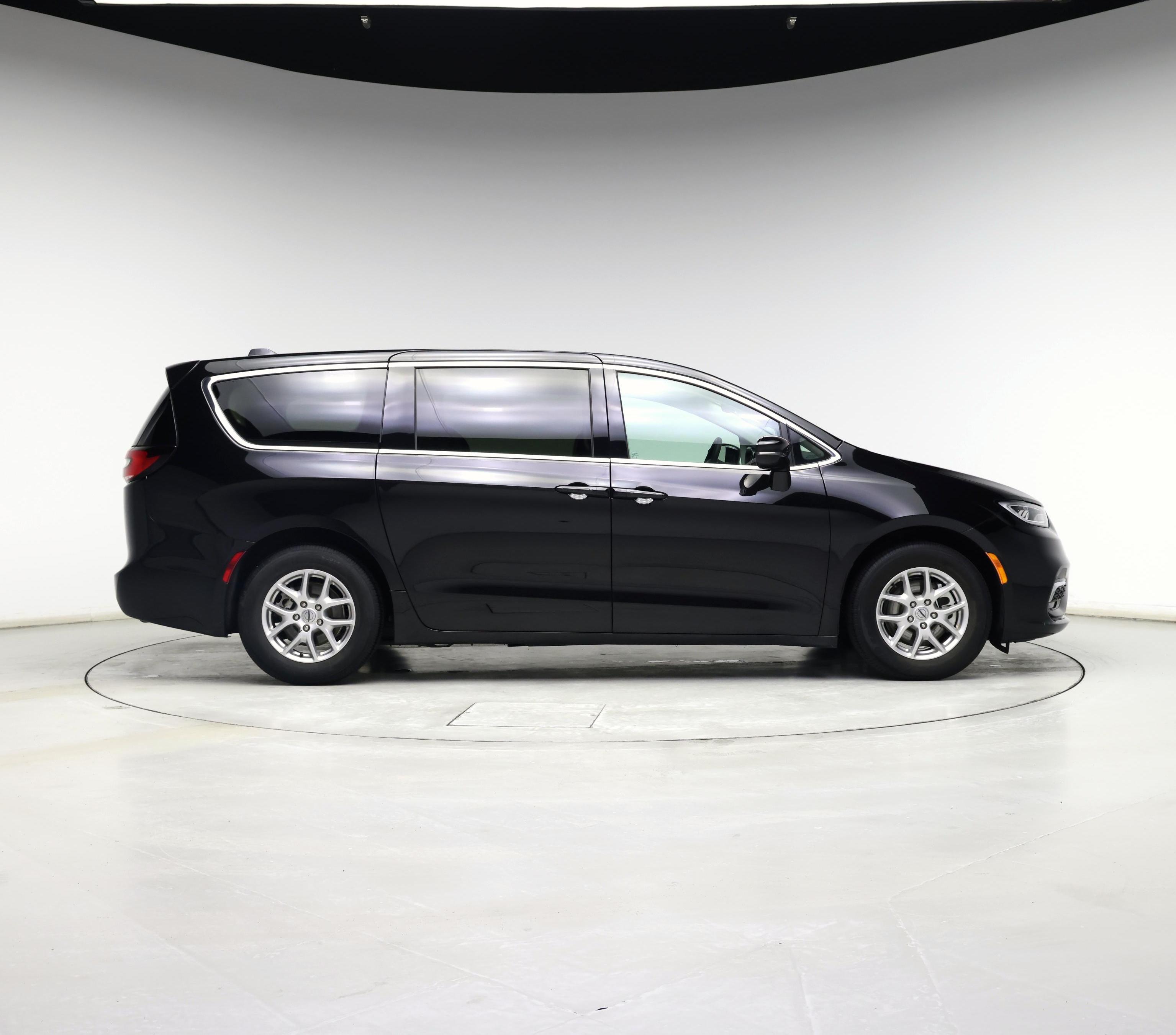 Thumbnail: 2024 Chrysler Pacifica - 7