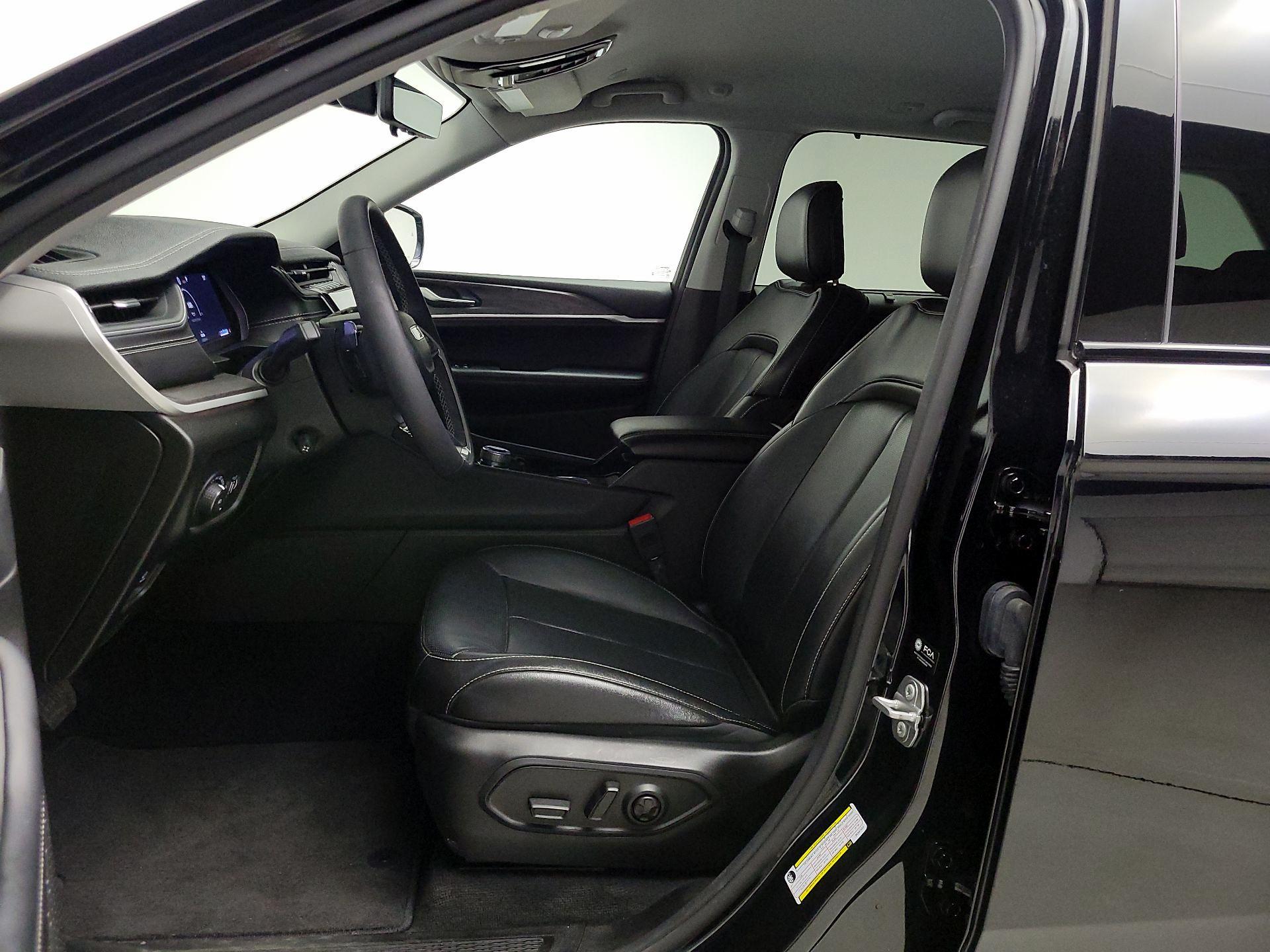 Thumbnail: 2023 Jeep Grand Cherokee - 11