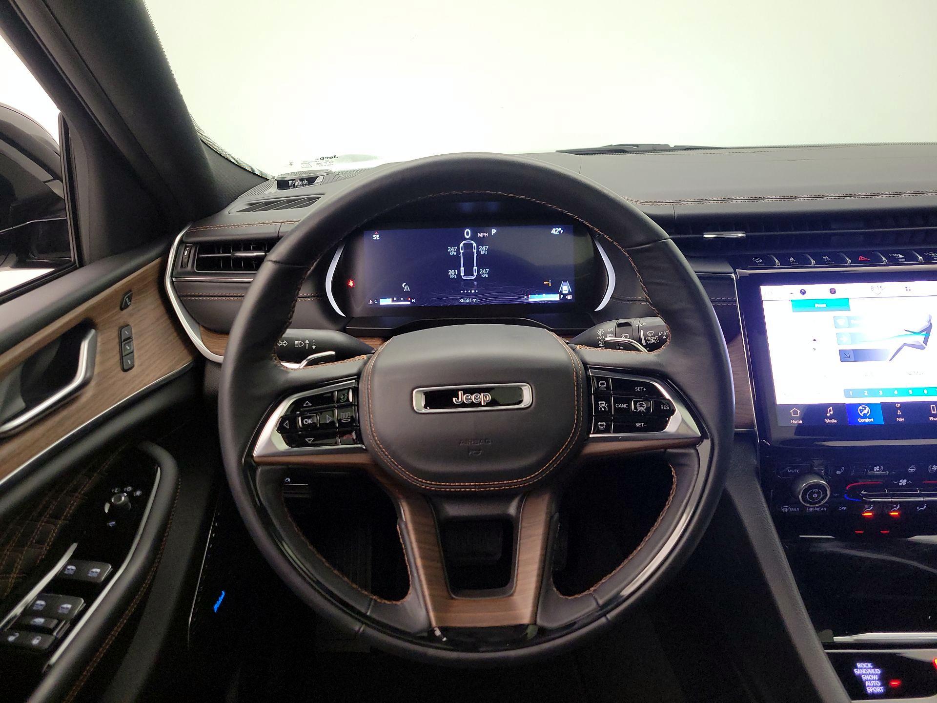 Thumbnail: 2022 Jeep Grand Cherokee - 10