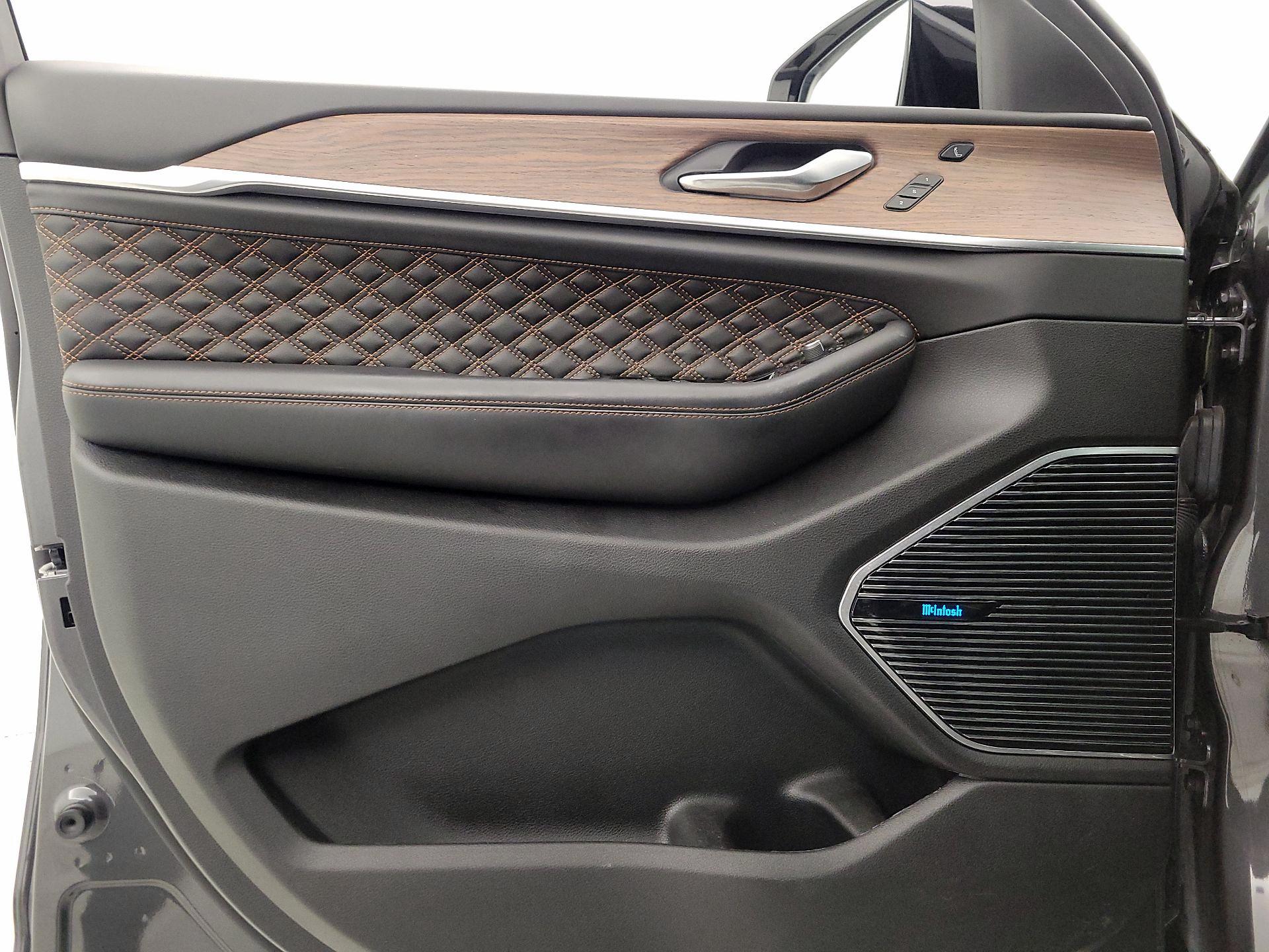 Thumbnail: 2022 Jeep Grand Cherokee - 12