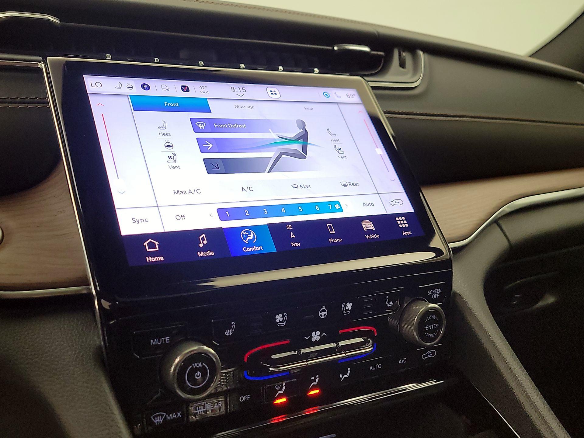 Thumbnail: 2022 Jeep Grand Cherokee - 17