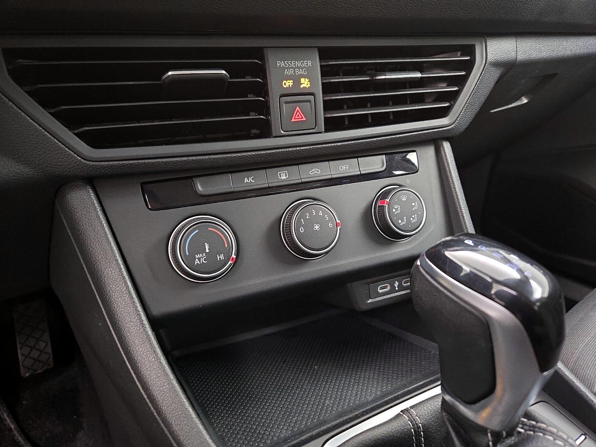 Thumbnail: 2024 Volkswagen Jetta - 16