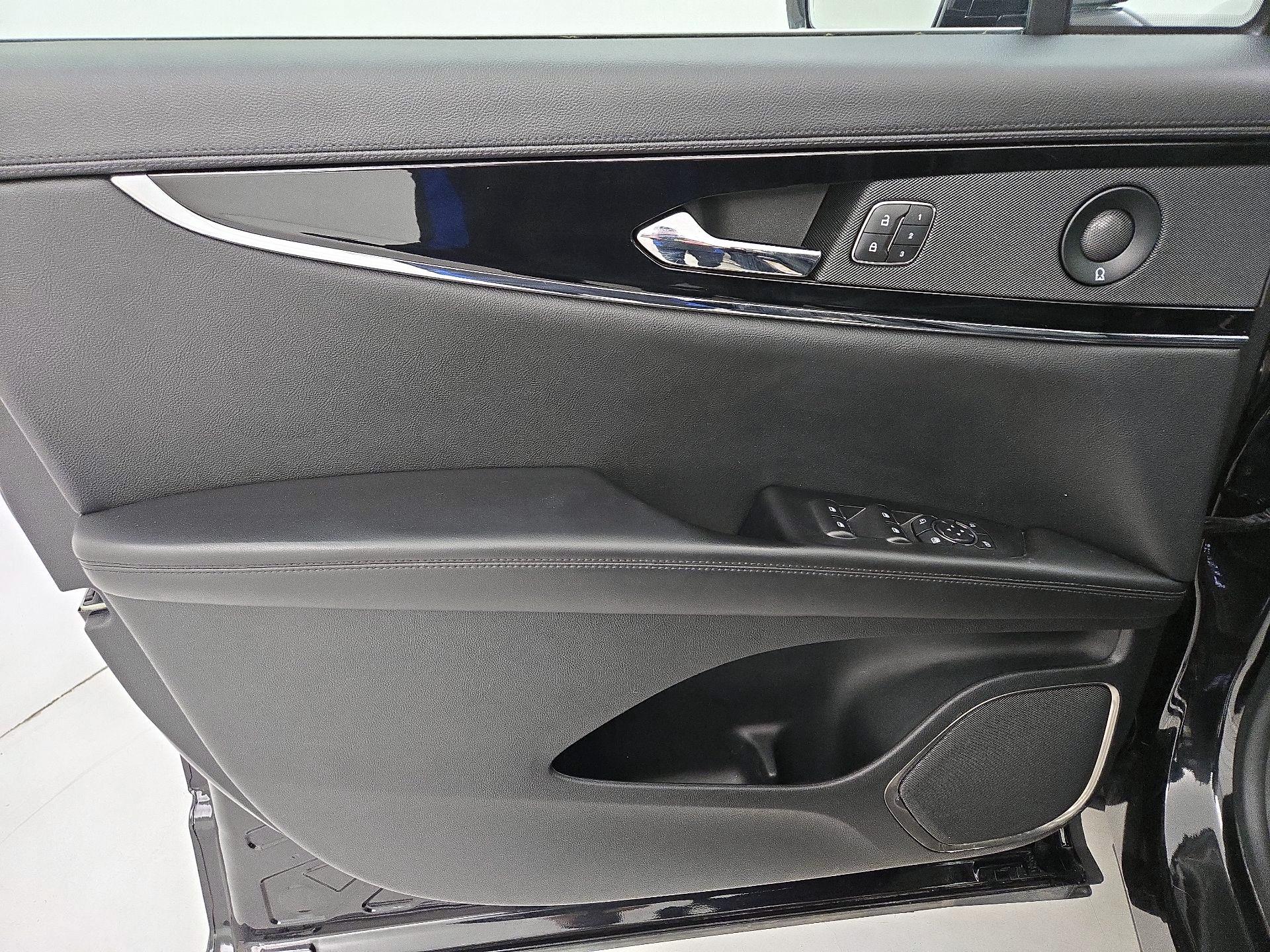 Thumbnail: 2023 Lincoln Nautilus - 12