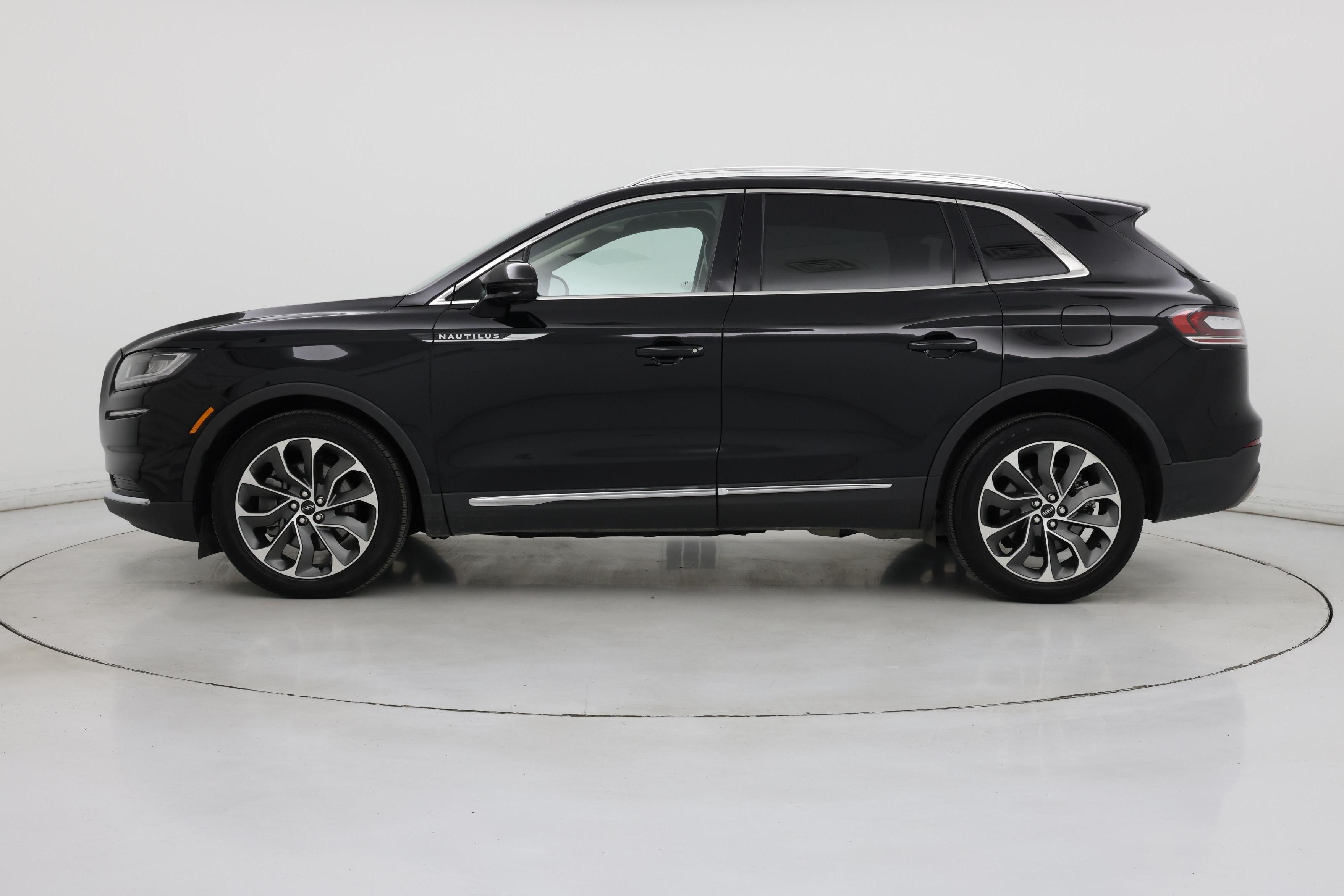 Thumbnail: 2023 Lincoln Nautilus - 3