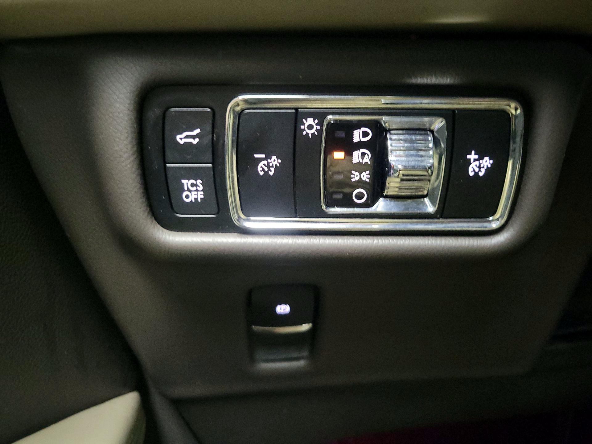 Thumbnail: 2023 Lincoln Nautilus - 13