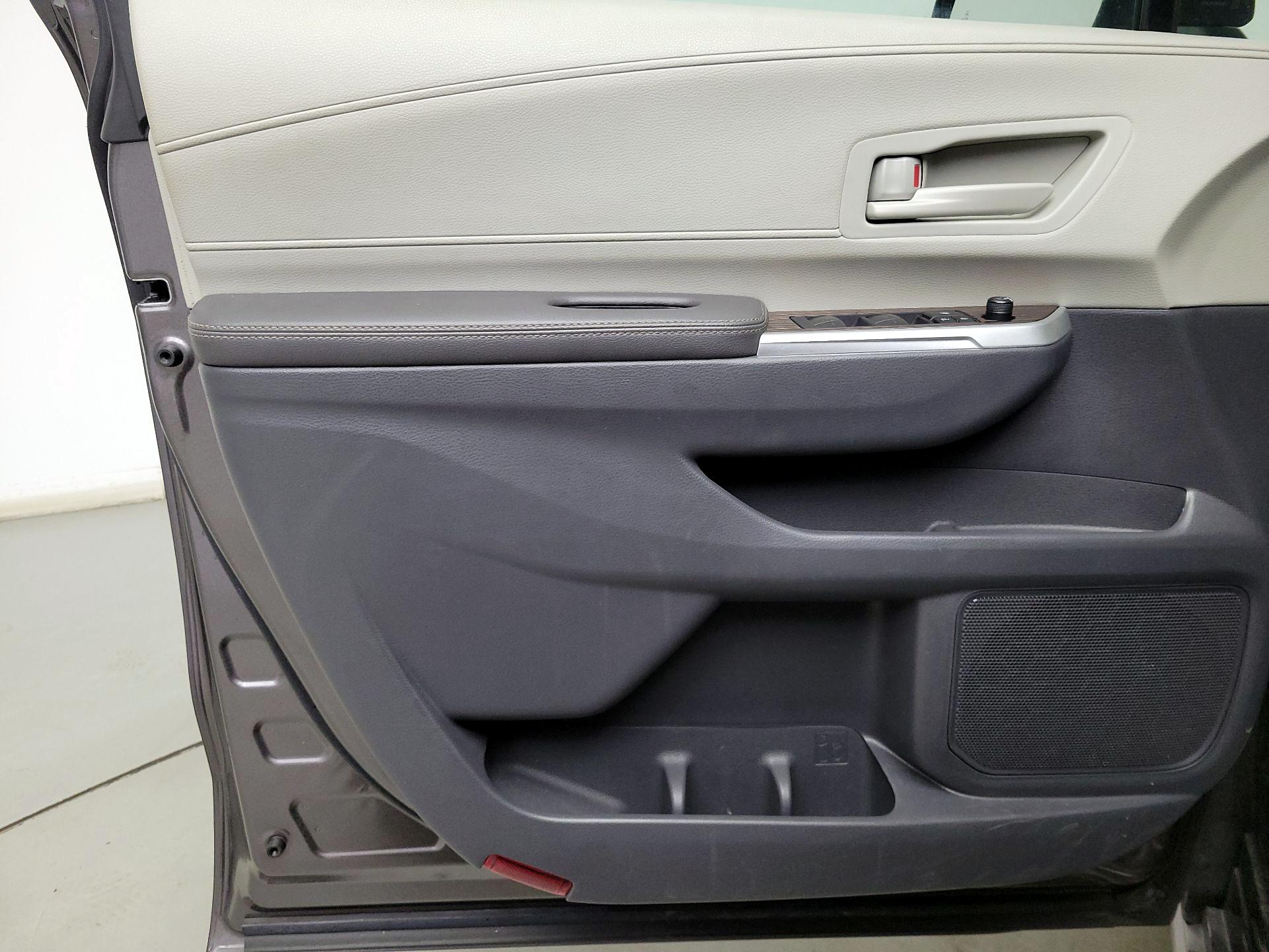 Thumbnail: 2024 Toyota Sienna - 12