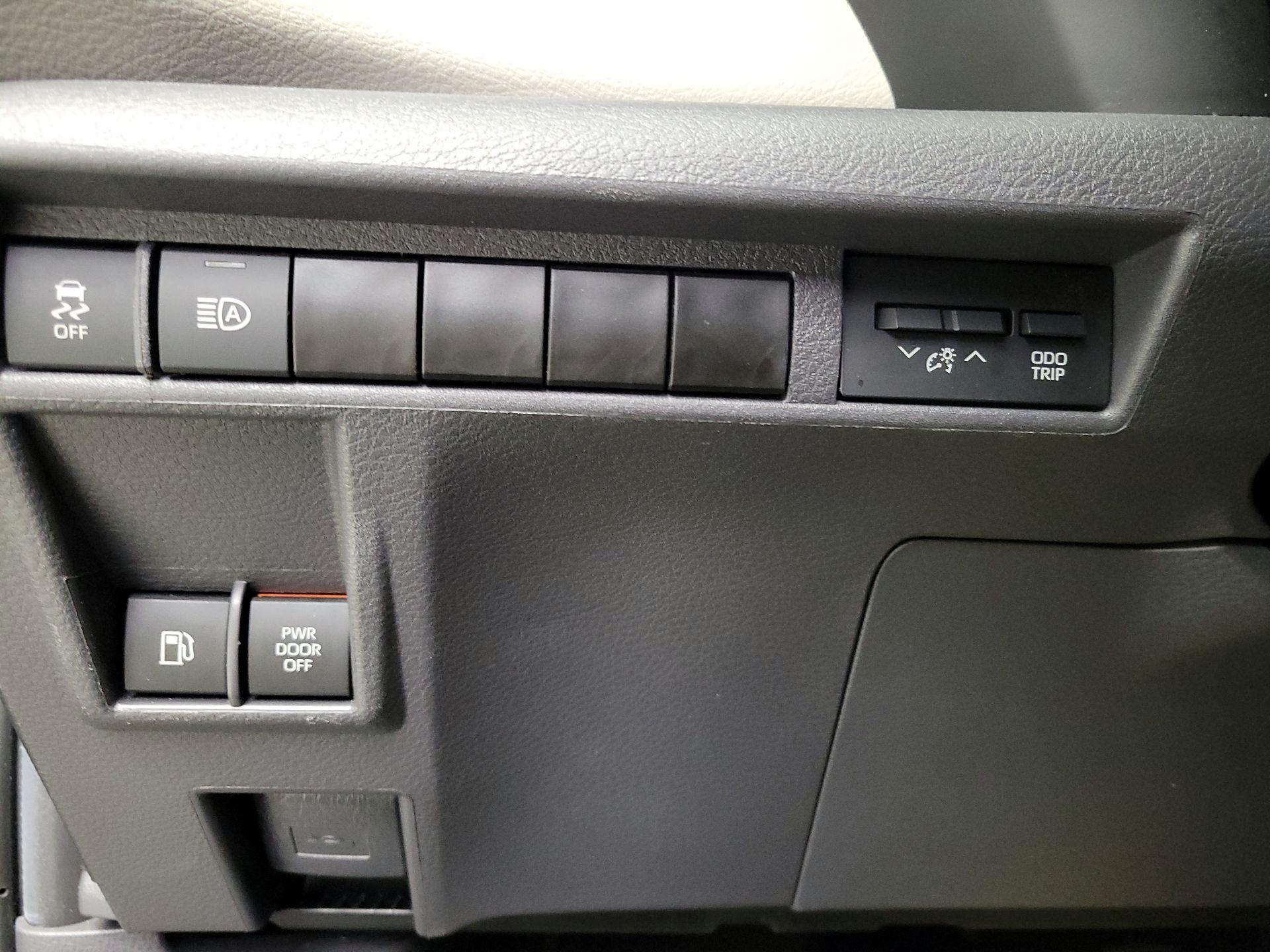 Thumbnail: 2024 Toyota Sienna - 13