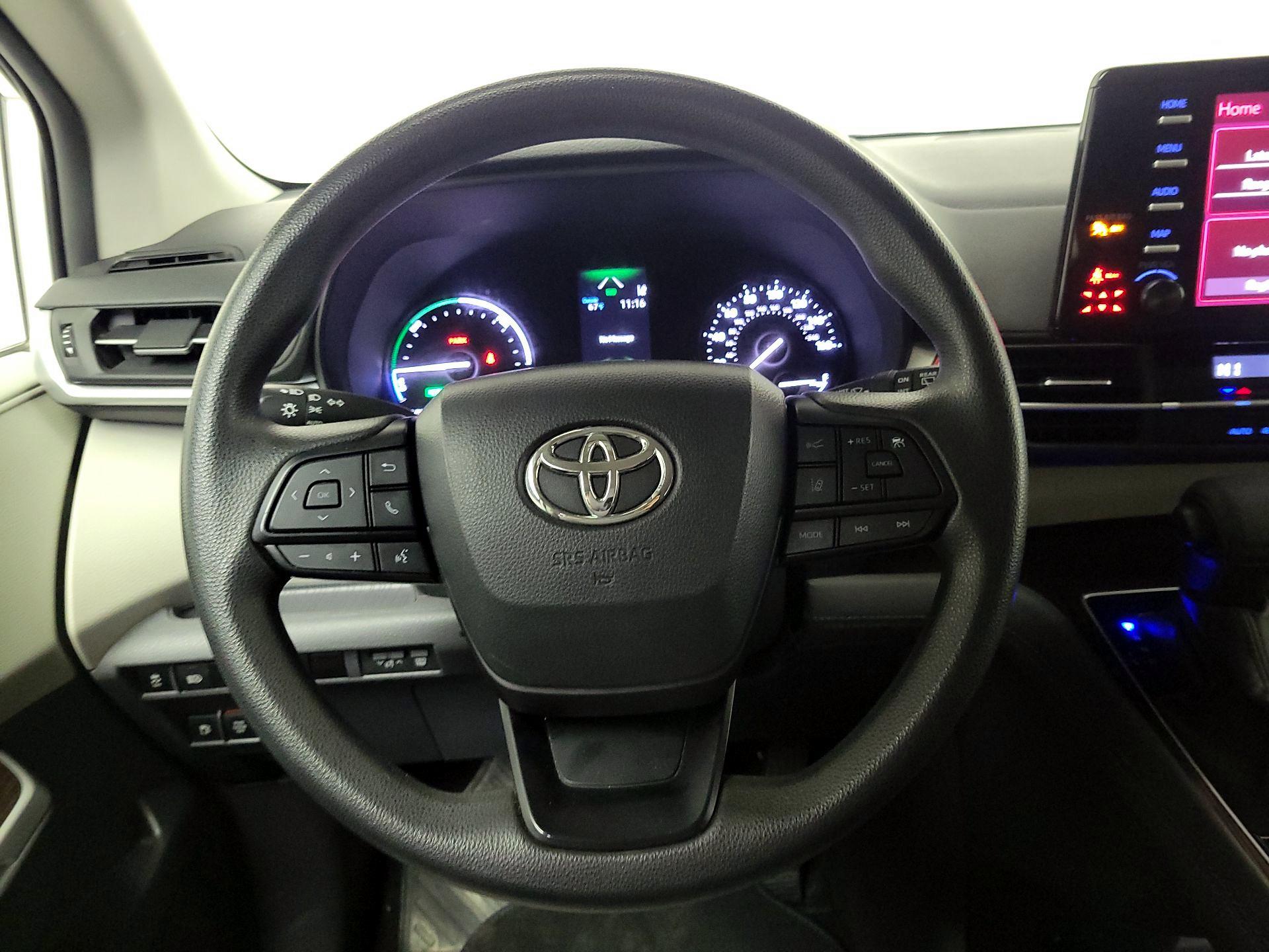 Thumbnail: 2024 Toyota Sienna - 10