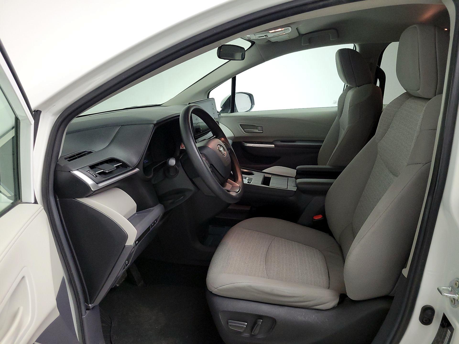 Thumbnail: 2024 Toyota Sienna - 11