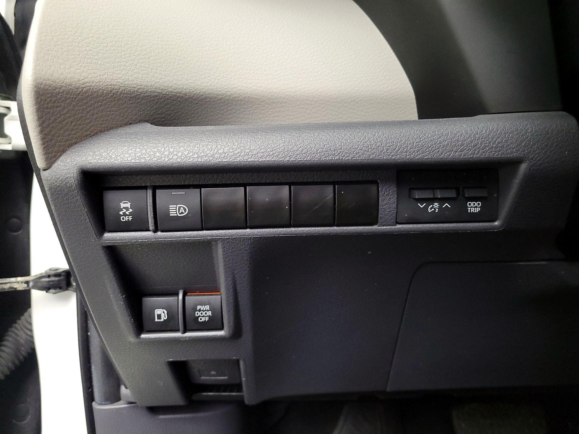 Thumbnail: 2024 Toyota Sienna - 13