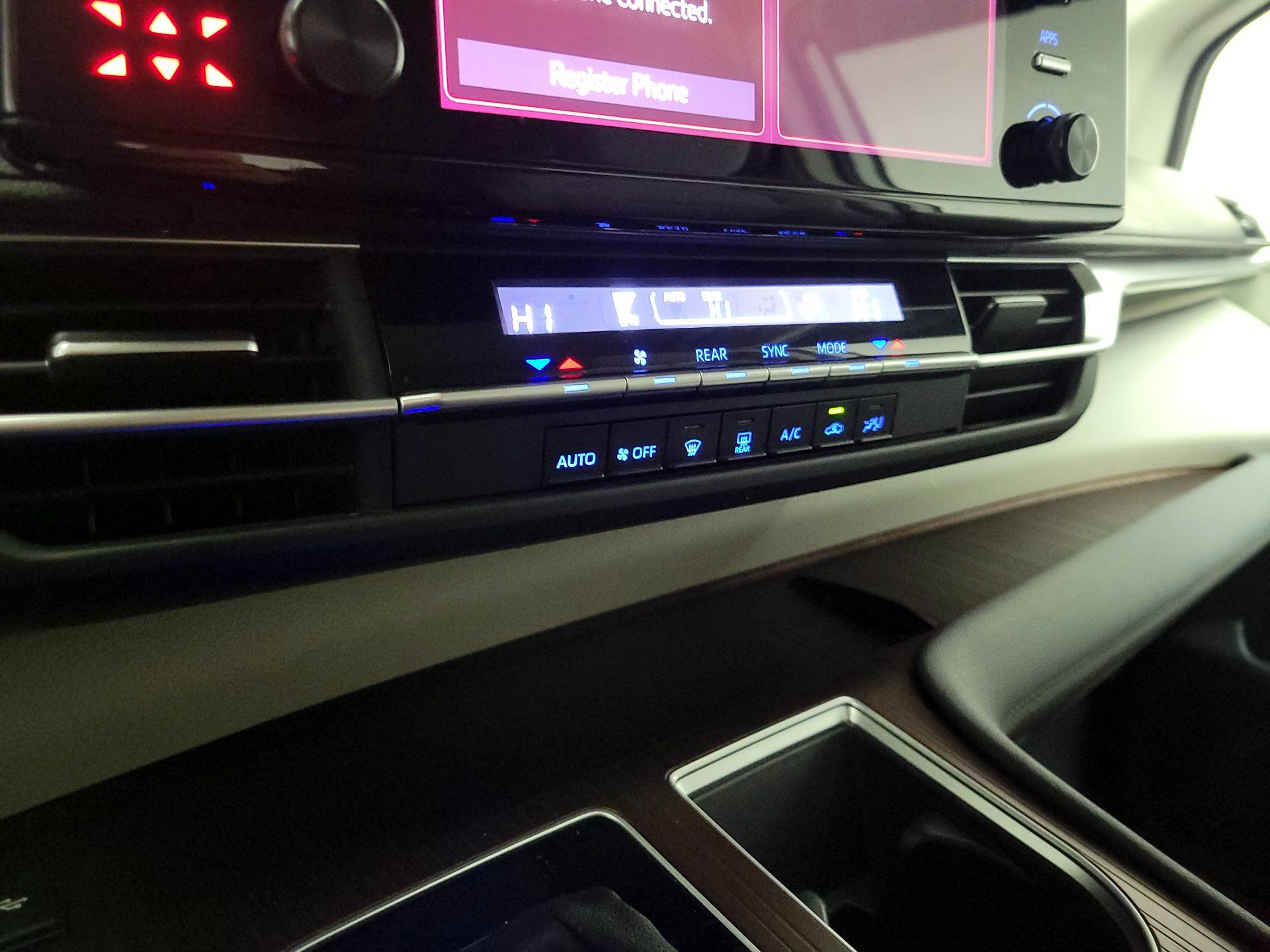 Thumbnail: 2024 Toyota Sienna - 16