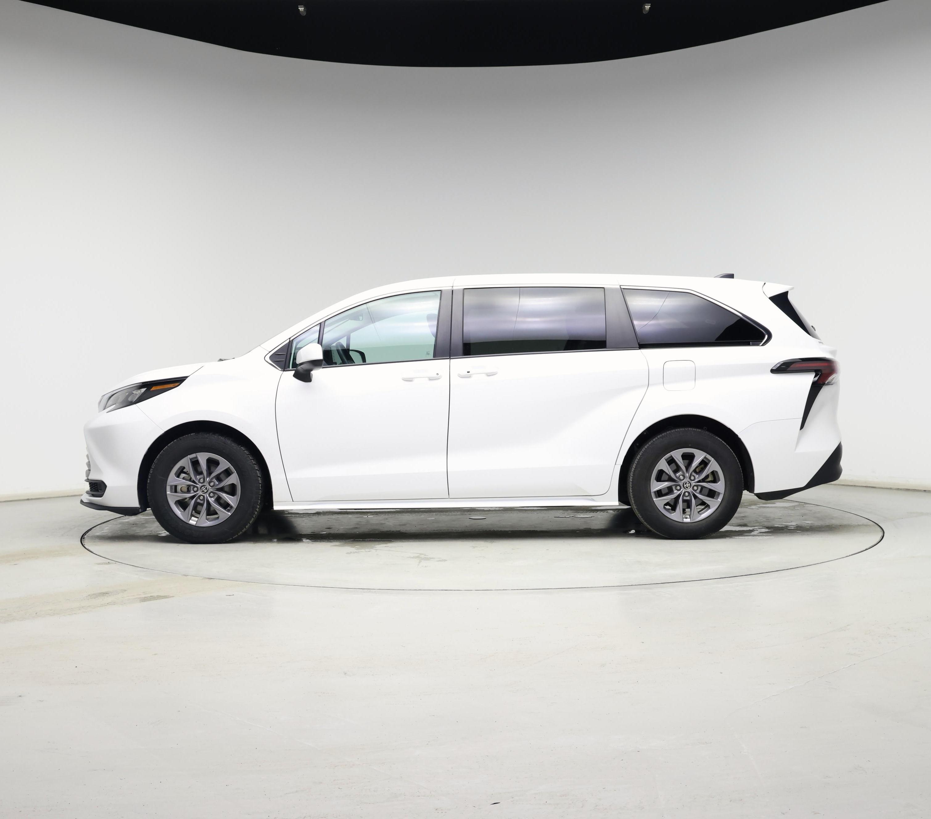 Thumbnail: 2024 Toyota Sienna - 3